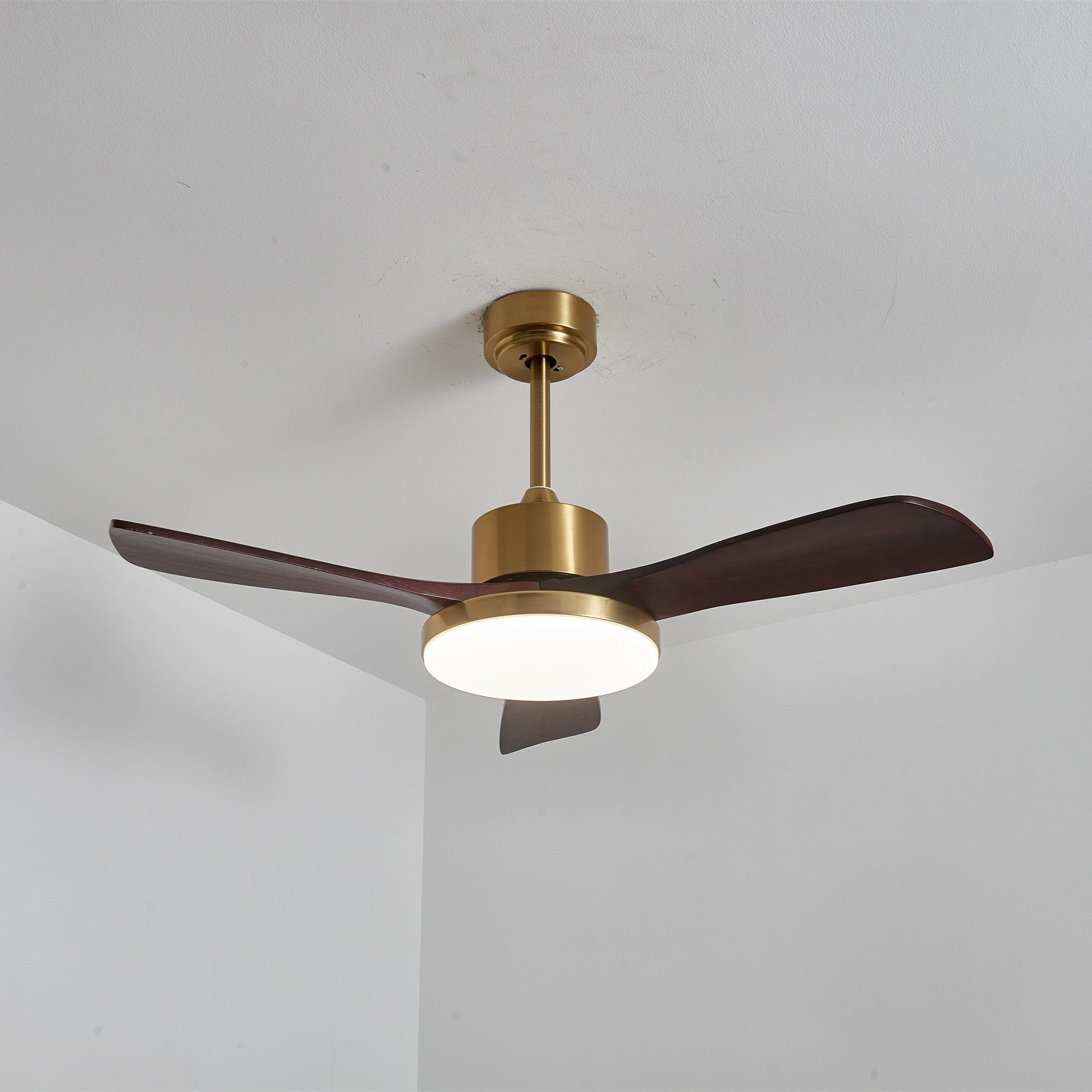 Ventilator de tavan modern cu iluminare | Palete din lemn și telecomandă - Lamylie