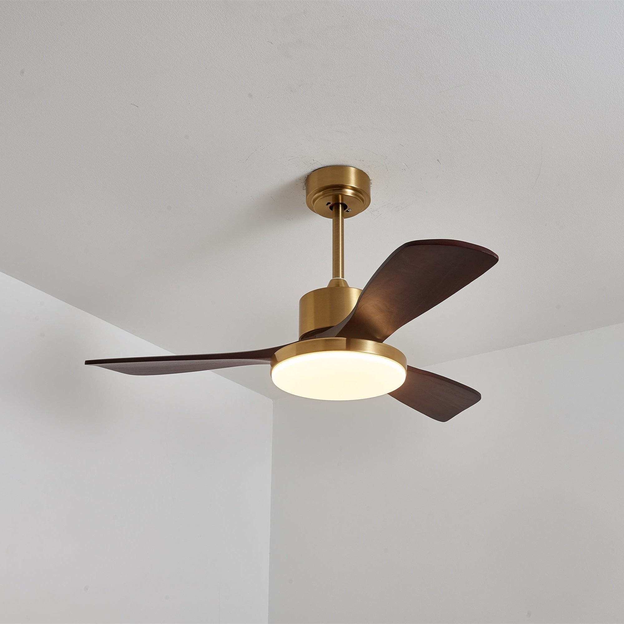 Ventilator de tavan modern cu iluminare | Palete din lemn și telecomandă - Lamylie