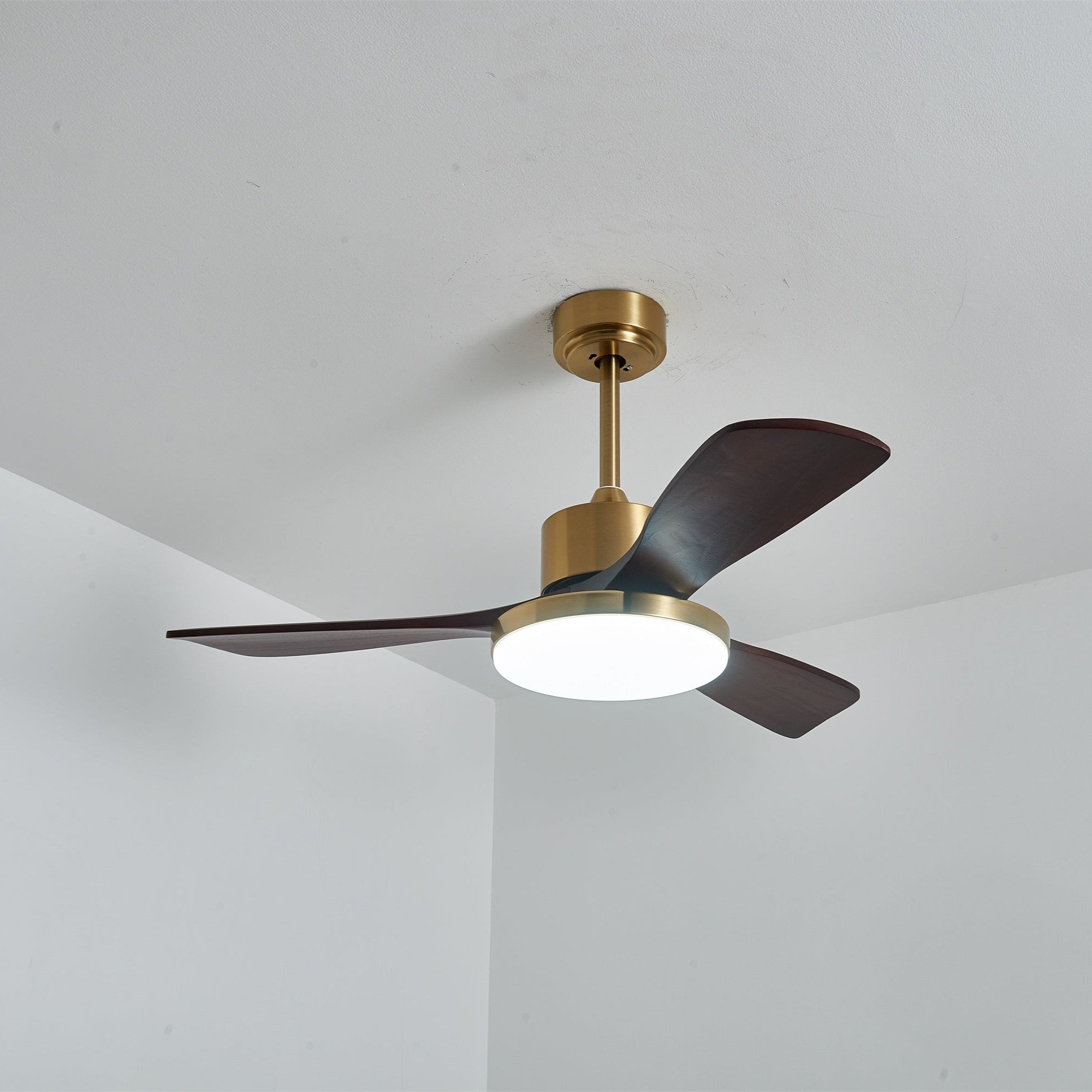 Ventilator de tavan modern cu iluminare | Palete din lemn și telecomandă - Lamylie