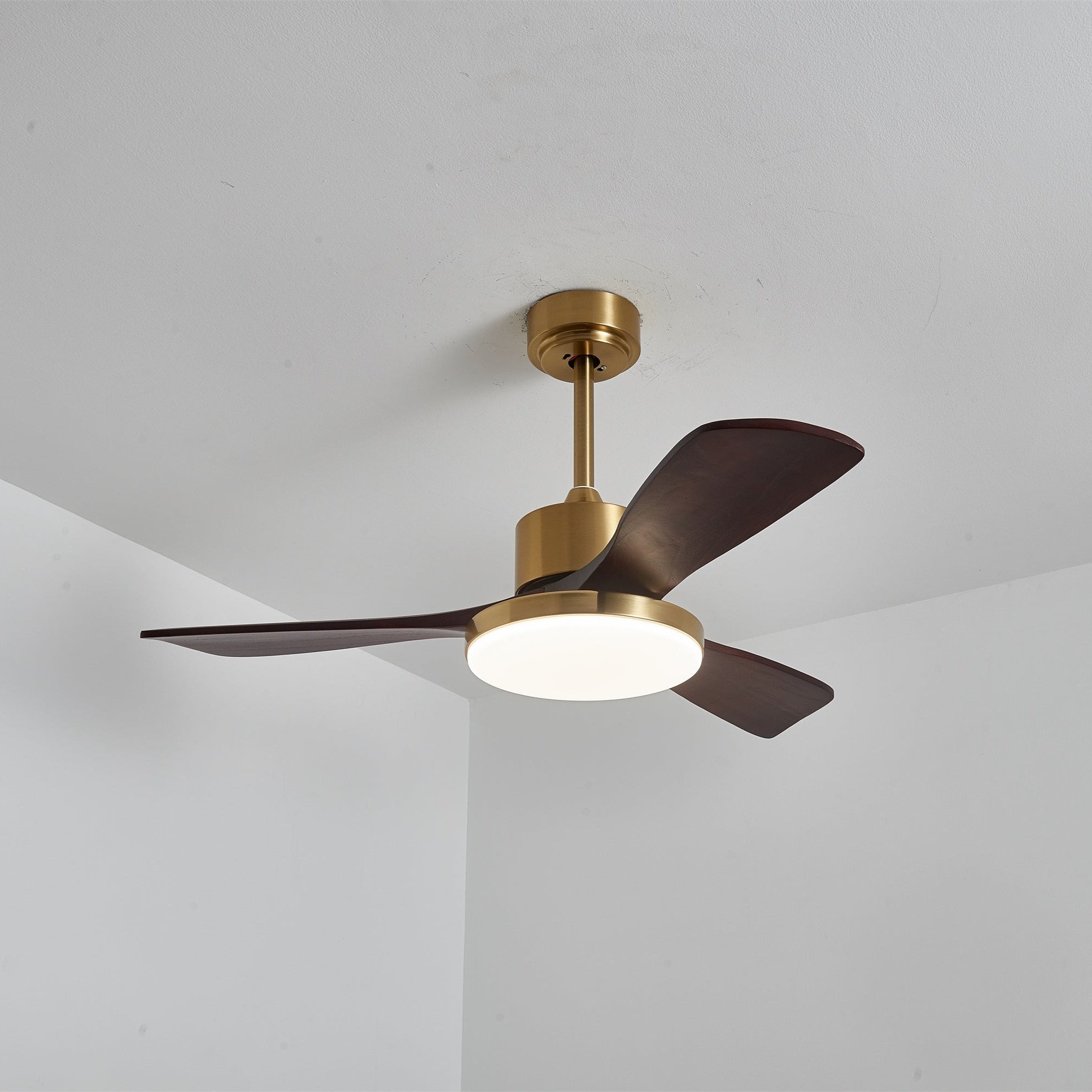 Ventilator de tavan modern cu iluminare | Palete din lemn și telecomandă - Lamylie