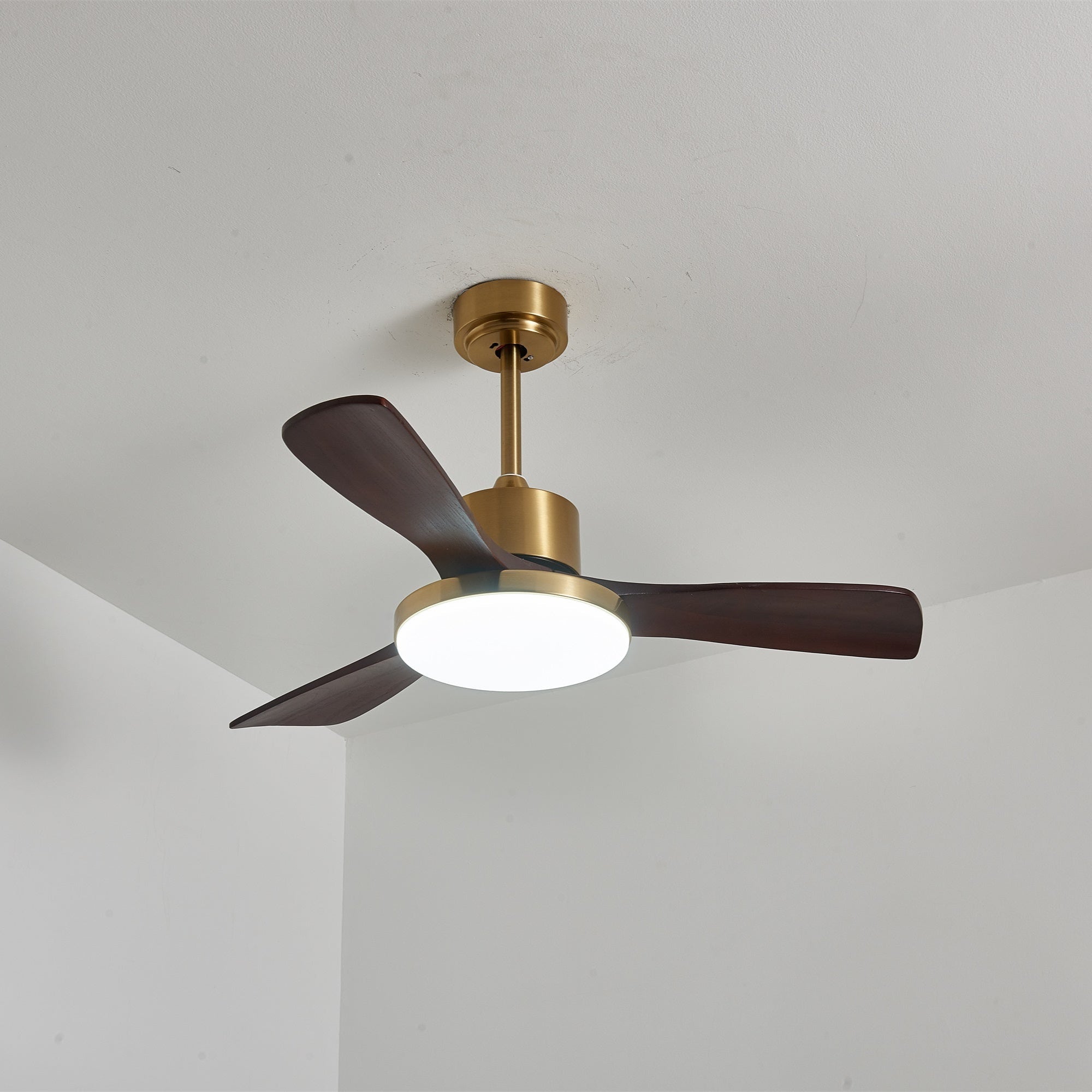 Ventilator de tavan modern cu iluminare | Palete din lemn și telecomandă - Lamylie