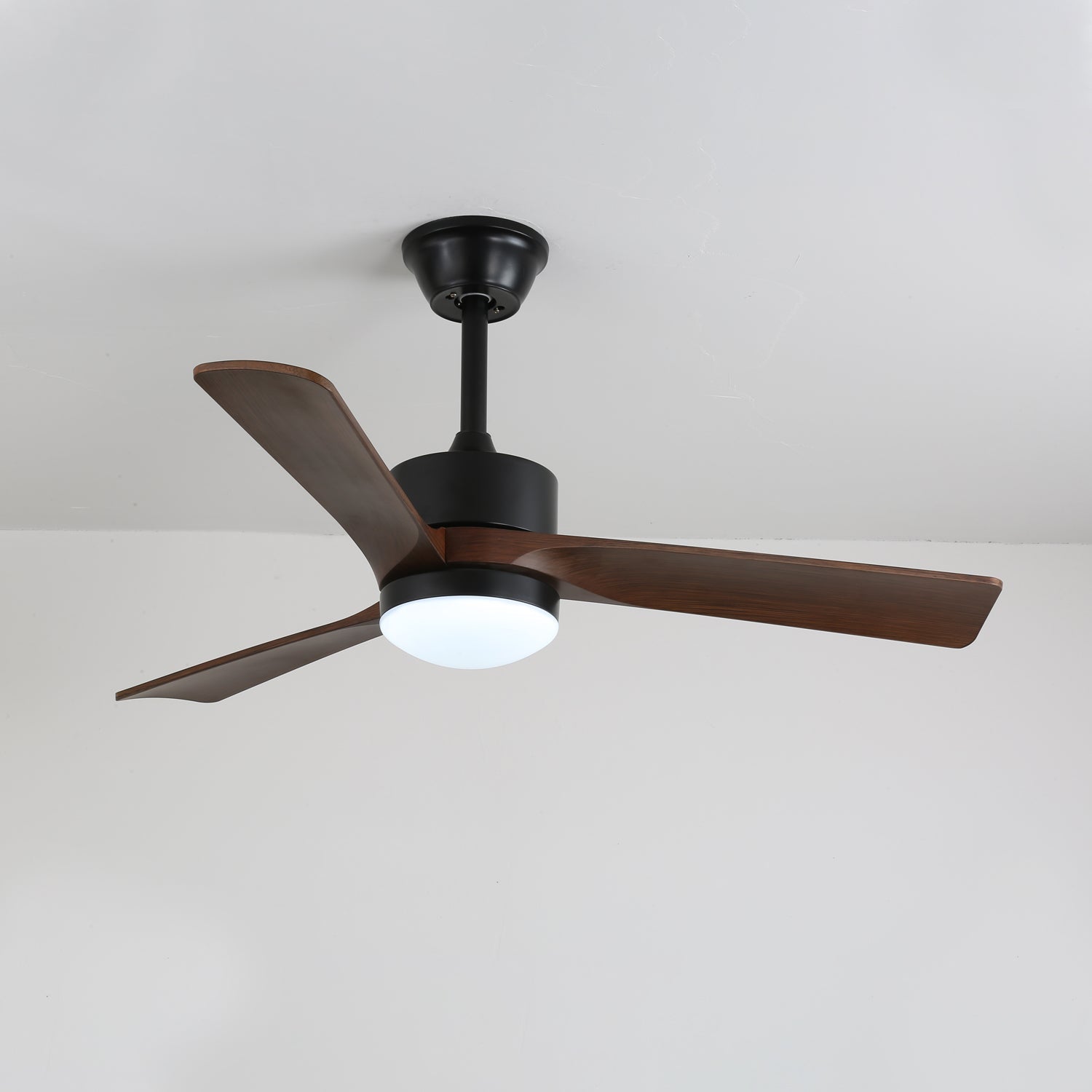 Modern mennyezeti ventilátor világítással, 132 cm, sötétbarna diófa | Fényerőszabályozható, 6 sebességfokozat, csendes motor – Lamylie