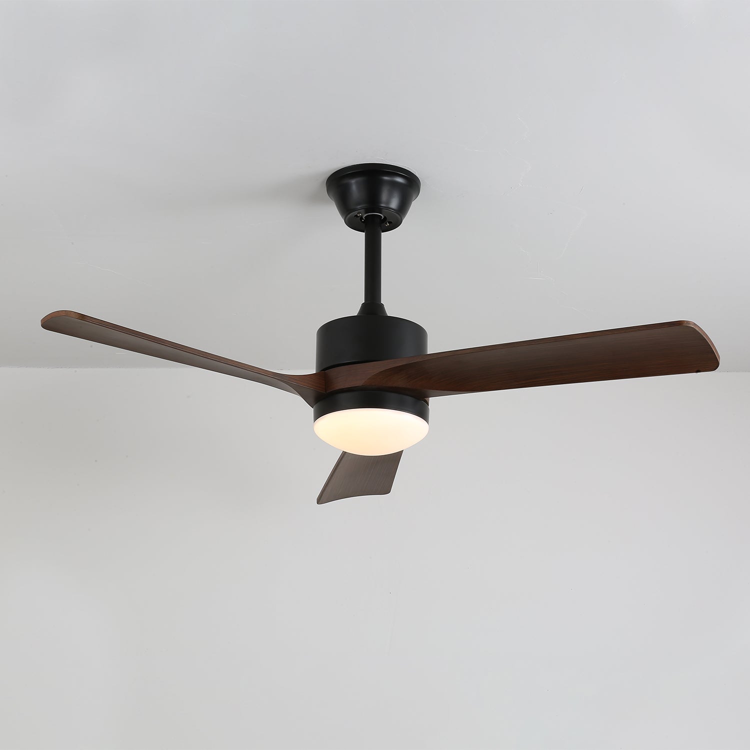 Modern mennyezeti ventilátor világítással, 132 cm, sötétbarna diófa | Fényerőszabályozható, 6 sebességfokozat, csendes motor – Lamylie