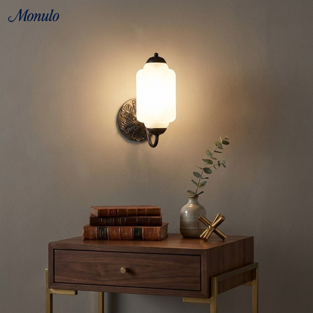 Eloise Vintage Wandleuchte aus Milchglas mit gewelltem Rand - Moderne Akzentbeleuchtung für Bad und Schlafzimmer