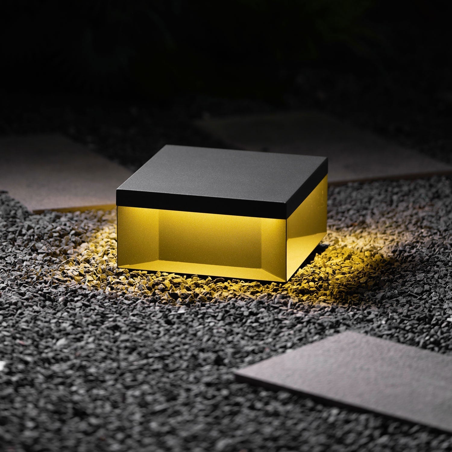 Outdoor-Gartenlampe Quadrat — Wasserdicht IP65 Pfostenleuchte Schwarz Metall & Mattiertes Glas — 20×20×10 cm / 30×30×15 cm / 40×40×20 cm / 50×50×35 cm — Solarpanel oder Netzanschluss — 3000K/4000K/6000K — Einfahrt, Terrasse, Weg & Zaun - Lamylie