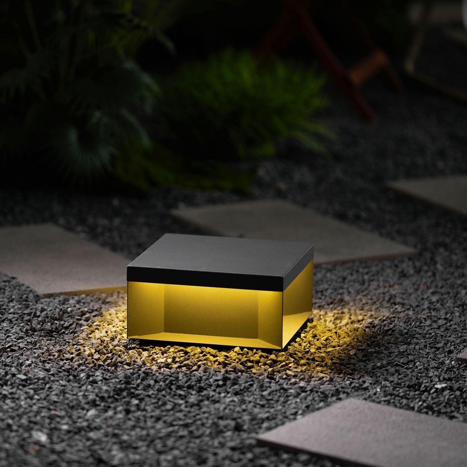 Outdoor-Gartenlampe Quadrat — Wasserdicht IP65 Pfostenleuchte Schwarz Metall & Mattiertes Glas — 20×20×10 cm / 30×30×15 cm / 40×40×20 cm / 50×50×35 cm — Solarpanel oder Netzanschluss — 3000K/4000K/6000K — Einfahrt, Terrasse, Weg & Zaun - Lamylie
