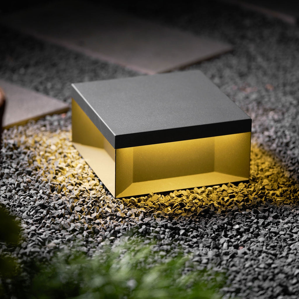 Outdoor-Gartenlampe Quadrat — Wasserdicht IP65 Pfostenleuchte Schwarz Metall & Mattiertes Glas — 20×20×10 cm / 30×30×15 cm / 40×40×20 cm / 50×50×35 cm — Solarpanel oder Netzanschluss — 3000K/4000K/6000K — Einfahrt, Terrasse, Weg & Zaun - Lamylie