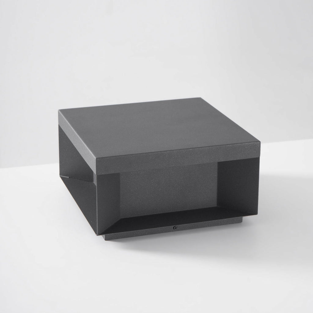 Outdoor-Gartenlampe Quadrat — Wasserdicht IP65 Pfostenleuchte Schwarz Metall & Mattiertes Glas — 20×20×10 cm / 30×30×15 cm / 40×40×20 cm / 50×50×35 cm — Solarpanel oder Netzanschluss — 3000K/4000K/6000K — Einfahrt, Terrasse, Weg & Zaun - Lamylie