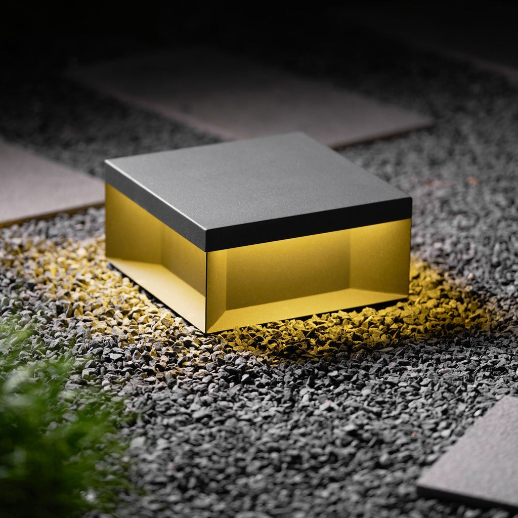 Outdoor-Gartenlampe Quadrat — Wasserdicht IP65 Pfostenleuchte Schwarz Metall & Mattiertes Glas — 20×20×10 cm / 30×30×15 cm / 40×40×20 cm / 50×50×35 cm — Solarpanel oder Netzanschluss — 3000K/4000K/6000K — Einfahrt, Terrasse, Weg & Zaun - Lamylie