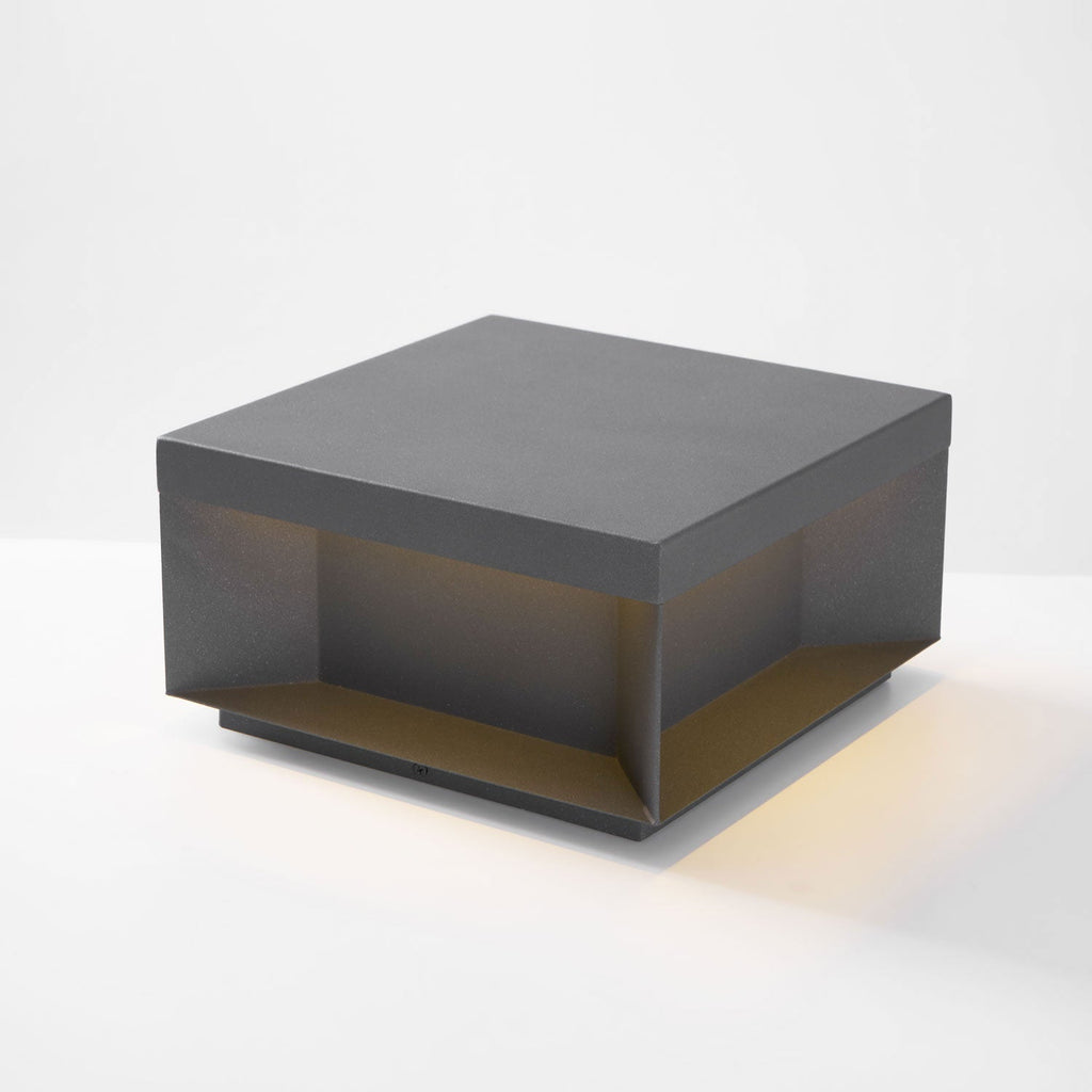 Outdoor-Gartenlampe Quadrat — Wasserdicht IP65 Pfostenleuchte Schwarz Metall & Mattiertes Glas — 20×20×10 cm / 30×30×15 cm / 40×40×20 cm / 50×50×35 cm — Solarpanel oder Netzanschluss — 3000K/4000K/6000K — Einfahrt, Terrasse, Weg & Zaun - Lamylie