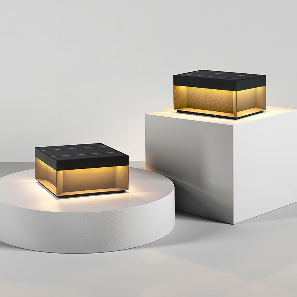 Outdoor-Gartenlampe Quadrat — Wasserdicht IP65 Pfostenleuchte Schwarz Metall & Mattiertes Glas — 20×20×10 cm / 30×30×15 cm / 40×40×20 cm / 50×50×35 cm — Solarpanel oder Netzanschluss — 3000K/4000K/6000K — Einfahrt, Terrasse, Weg & Zaun - Lamylie