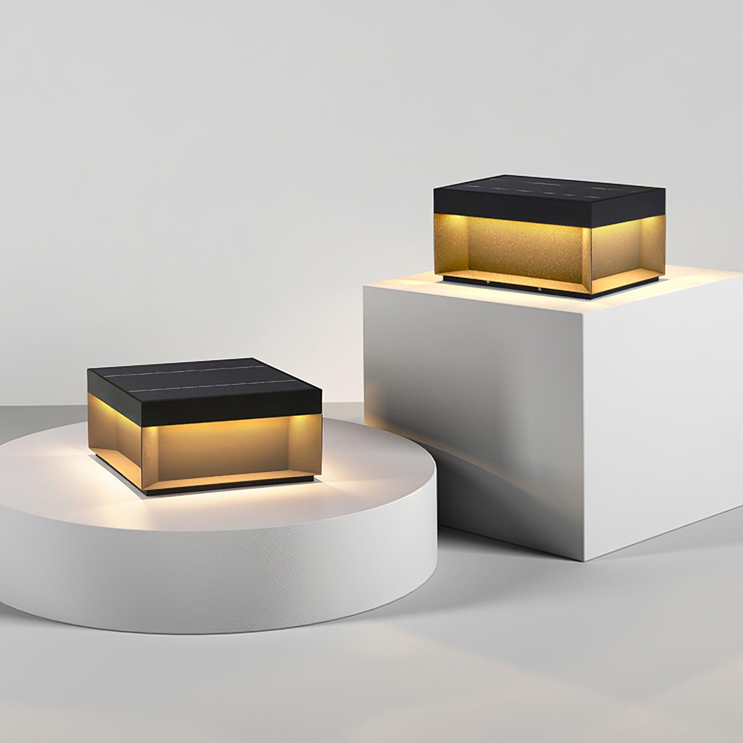 Outdoor-Gartenlampe Quadrat — Wasserdicht IP65 Pfostenleuchte Schwarz Metall & Mattiertes Glas — 20×20×10 cm / 30×30×15 cm / 40×40×20 cm / 50×50×35 cm — Solarpanel oder Netzanschluss — 3000K/4000K/6000K — Einfahrt, Terrasse, Weg & Zaun - Lamylie