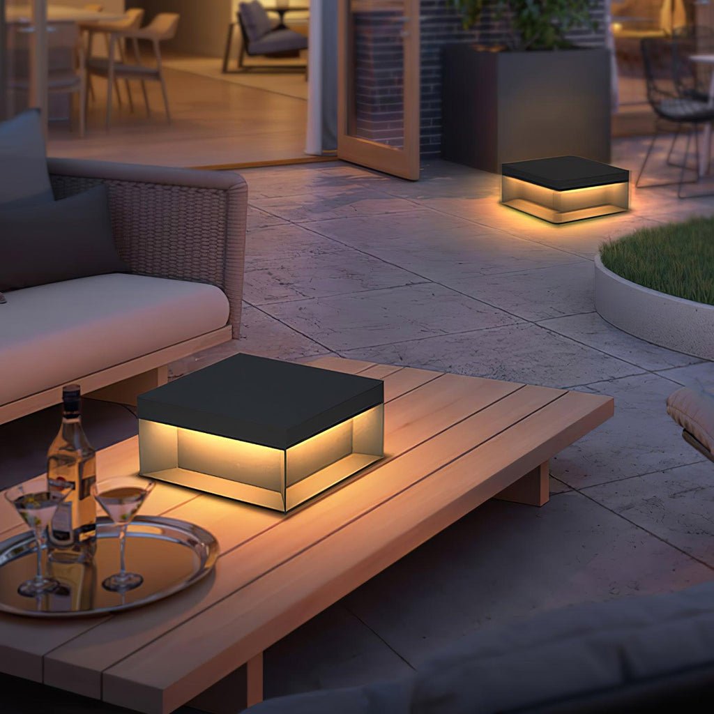 Outdoor-Gartenlampe Quadrat — Wasserdicht IP65 Pfostenleuchte Schwarz Metall & Mattiertes Glas — 20×20×10 cm / 30×30×15 cm / 40×40×20 cm / 50×50×35 cm — Solarpanel oder Netzanschluss — 3000K/4000K/6000K — Einfahrt, Terrasse, Weg & Zaun - Lamylie
