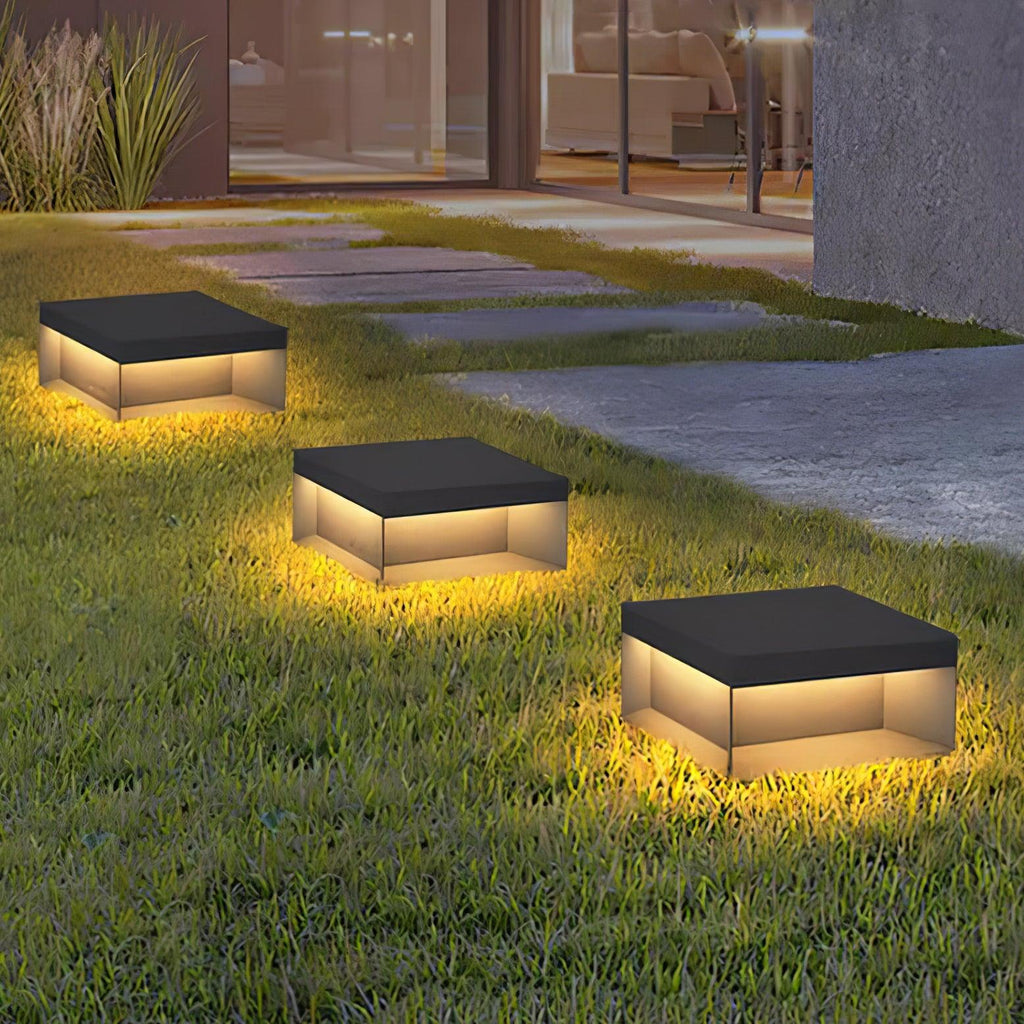 Outdoor-Gartenlampe Quadrat — Wasserdicht IP65 Pfostenleuchte Schwarz Metall & Mattiertes Glas — 20×20×10 cm / 30×30×15 cm / 40×40×20 cm / 50×50×35 cm — Solarpanel oder Netzanschluss — 3000K/4000K/6000K — Einfahrt, Terrasse, Weg & Zaun - Lamylie