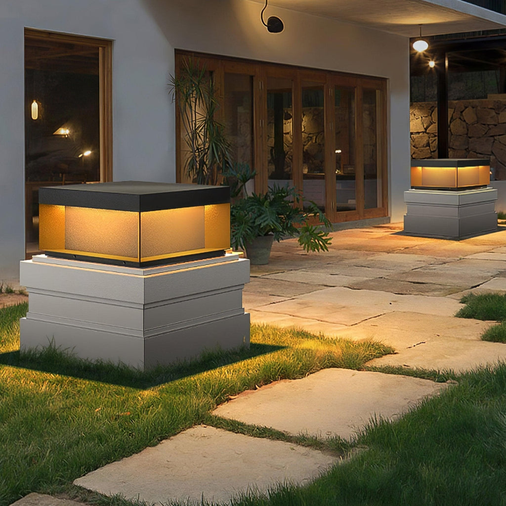 Outdoor-Gartenlampe Quadrat — Wasserdicht IP65 Pfostenleuchte Schwarz Metall & Mattiertes Glas — 20×20×10 cm / 30×30×15 cm / 40×40×20 cm / 50×50×35 cm — Solarpanel oder Netzanschluss — 3000K/4000K/6000K — Einfahrt, Terrasse, Weg & Zaun - Lamylie