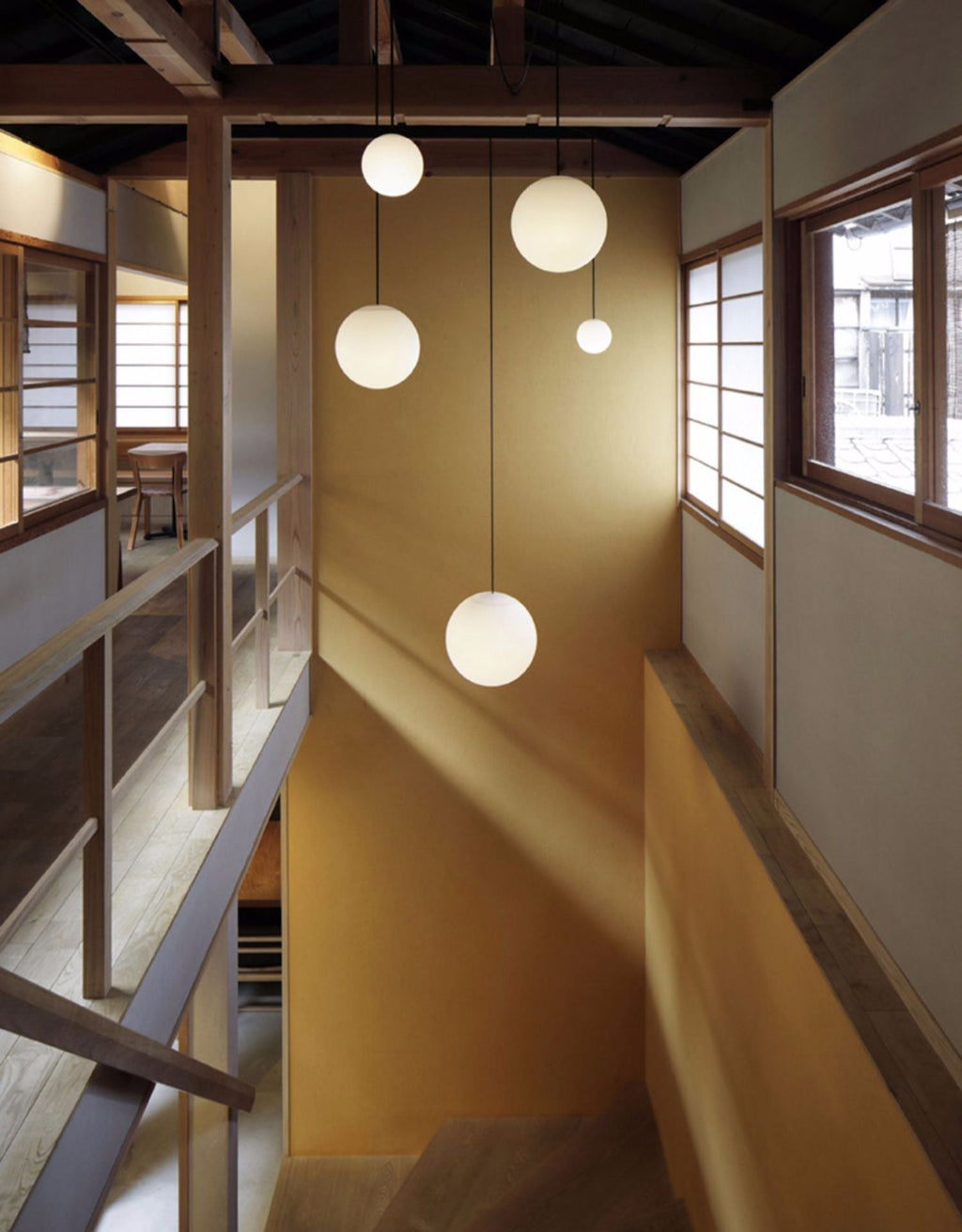 Architektoniczna lampa wisząca z opalowym szkłem — mosiężna lub czarna — Ø9-30cm — wysokość 100-200cm - Lamylie