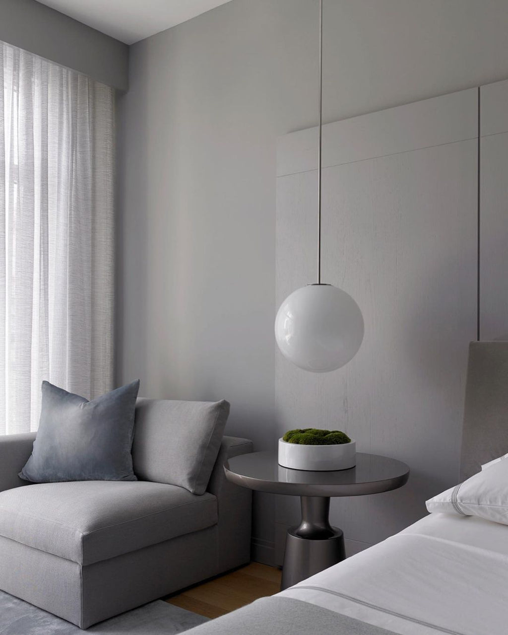 Architektoniczna lampa wisząca z opalowym szkłem — mosiężna lub czarna — Ø9-30cm — wysokość 100-200cm - Lamylie
