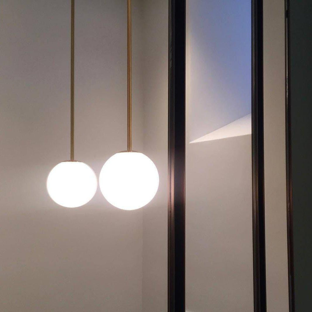 Architektoniczna lampa wisząca z opalowym szkłem — mosiężna lub czarna — Ø9-30cm — wysokość 100-200cm - Lamylie