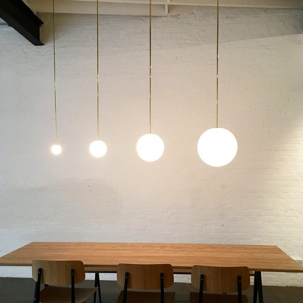 Architektoniczna lampa wisząca z opalowym szkłem — mosiężna lub czarna — Ø9-30cm — wysokość 100-200cm - Lamylie