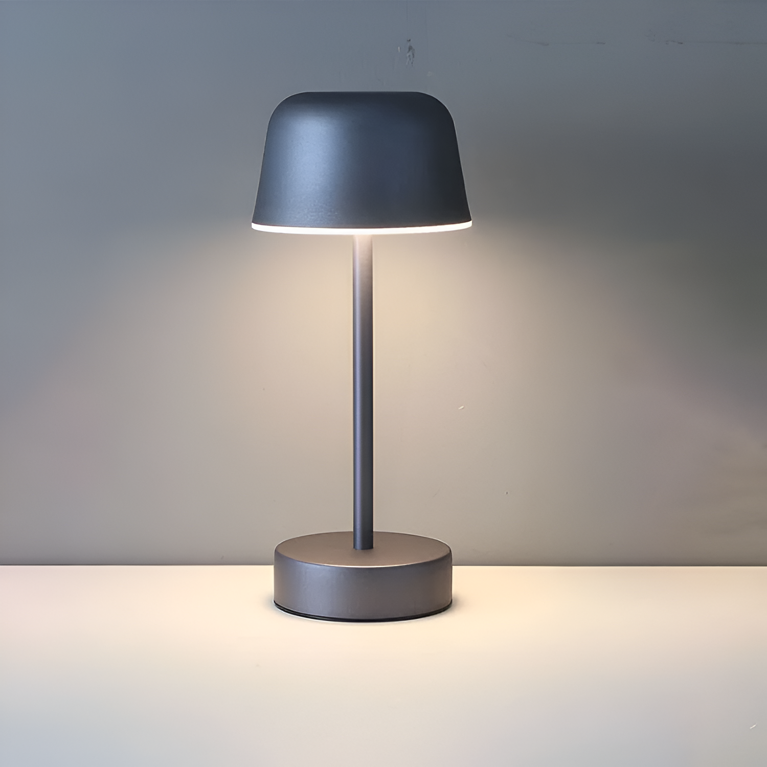RetroLED - kabellose LED-Tischlampe im Retro-Design - Lamylie