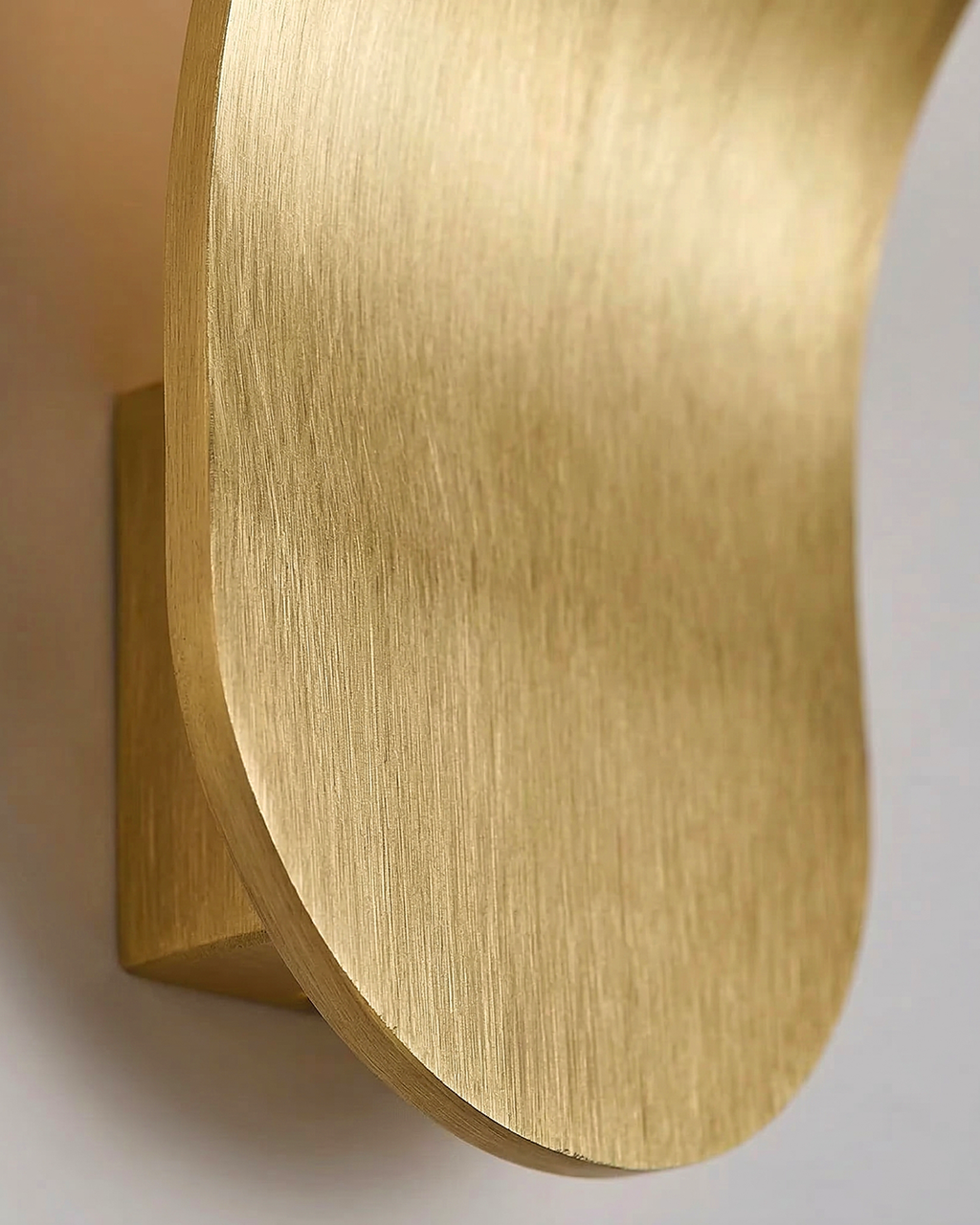 Curved Wall Lamp Modern Minimalist Design Brushed Finish Diffuse Light Decorative Wall Lighting for Hallway Bedroom Living Room - Lamylie