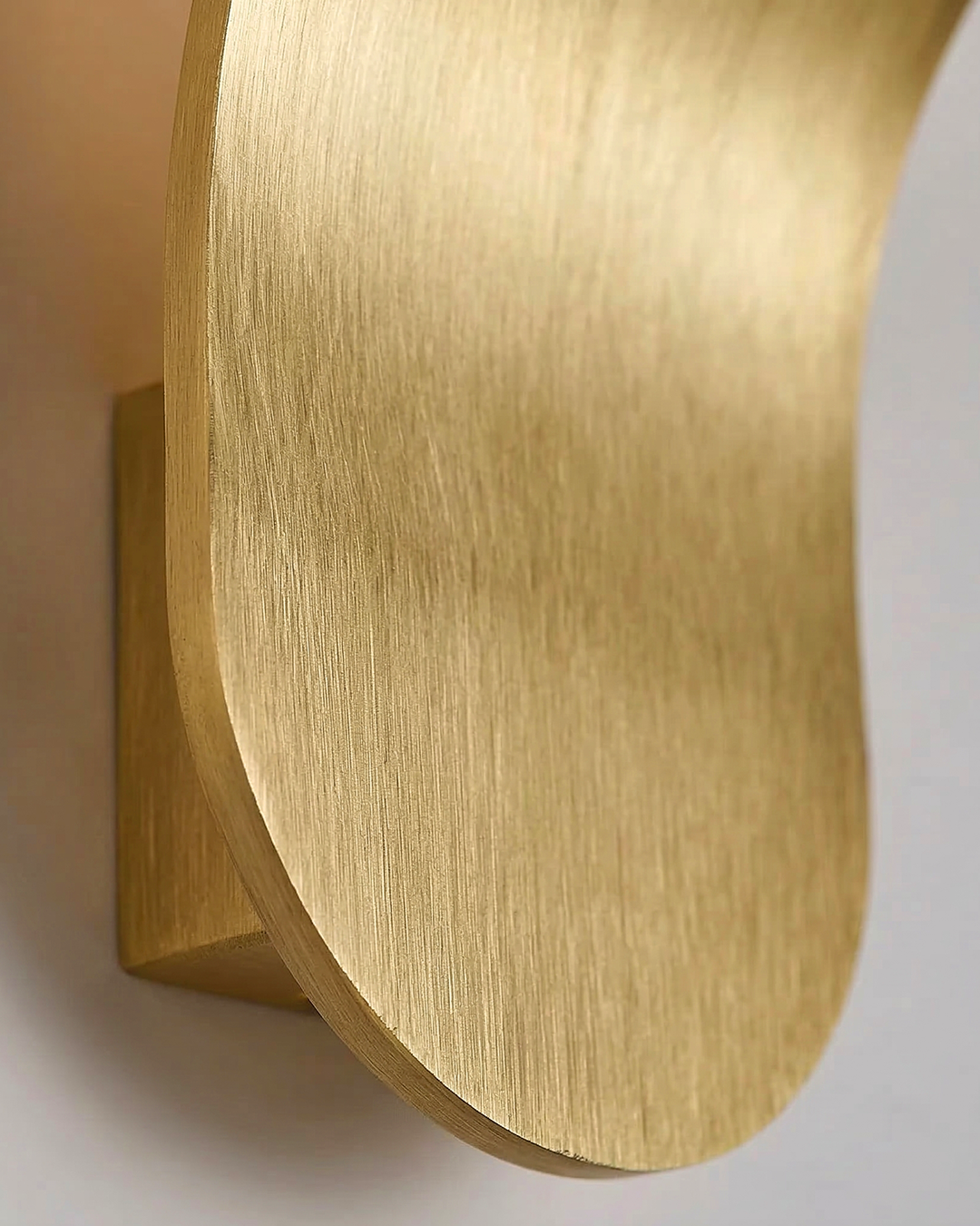 Curved Wall Lamp Modern Minimalist Design Brushed Finish Diffuse Light Decorative Wall Lighting for Hallway Bedroom Living Room - Lamylie
