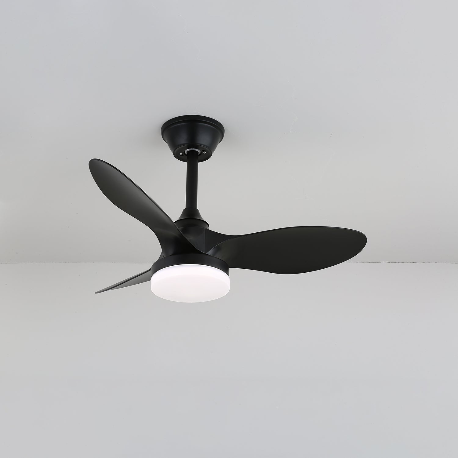 Ventilator de tavan cu iluminare | Design modern Ø81 cm | 6 viteze | Include telecomandă – Lamylie