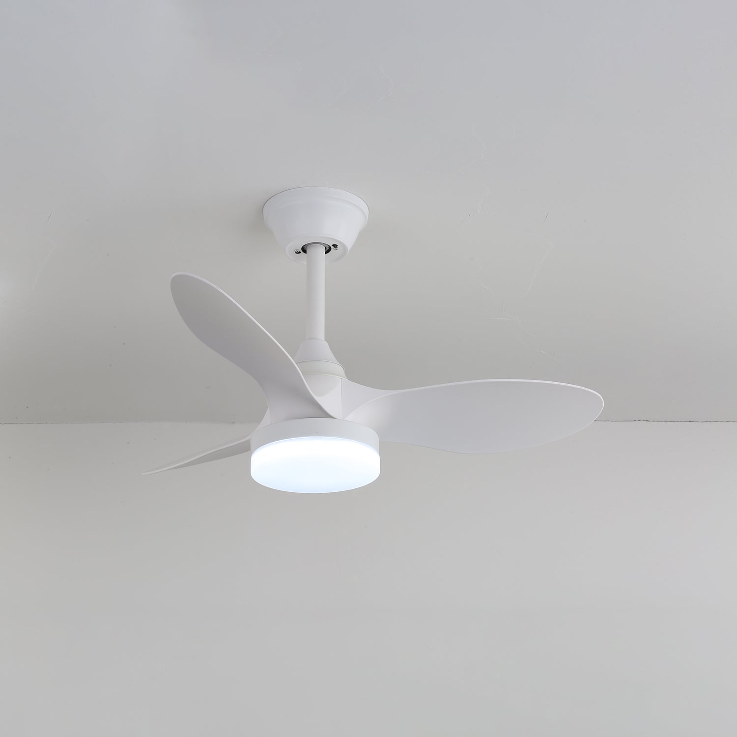 Ventilator de tavan cu iluminare | Design modern Ø81 cm | 6 viteze | Include telecomandă – Lamylie