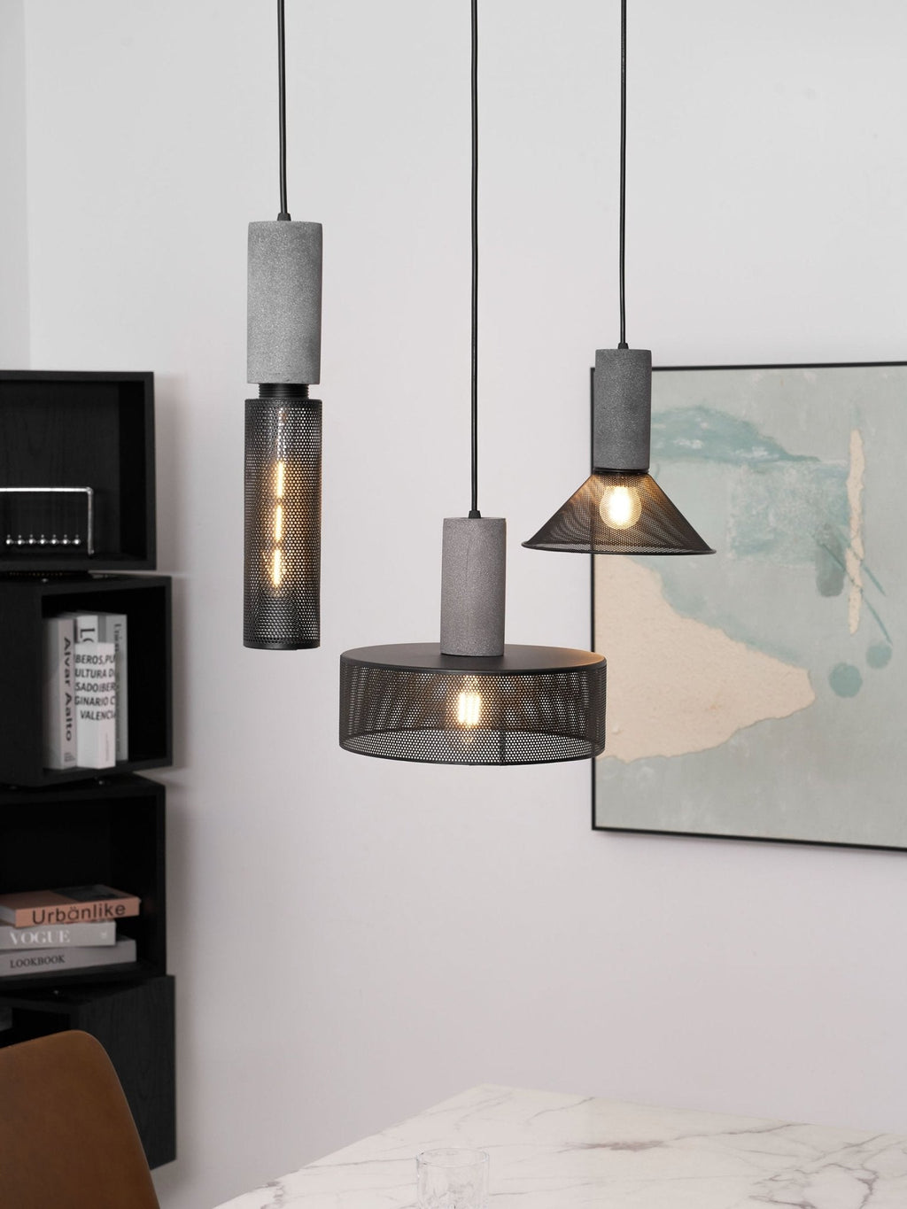 Industriell pendellampe med sement og svart netting — 6 former – Lamylie