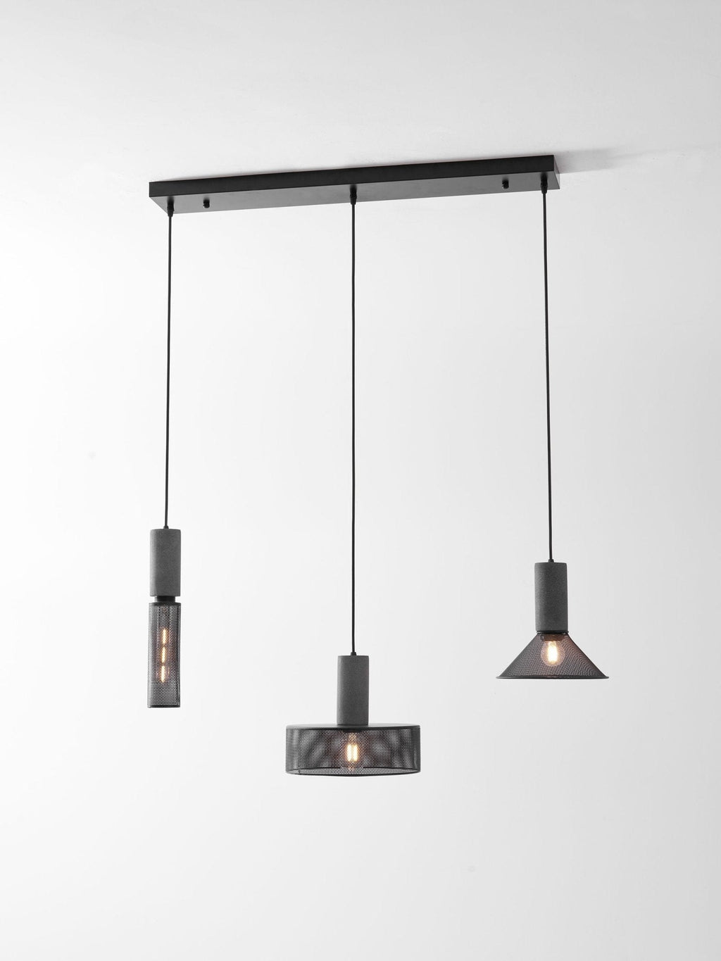 Industriell pendellampe med sement og svart netting — 6 former – Lamylie