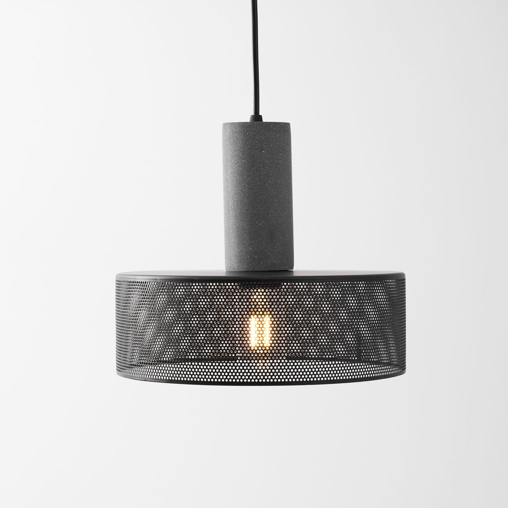 Industriell pendellampe med sement og svart netting — 6 former – Lamylie