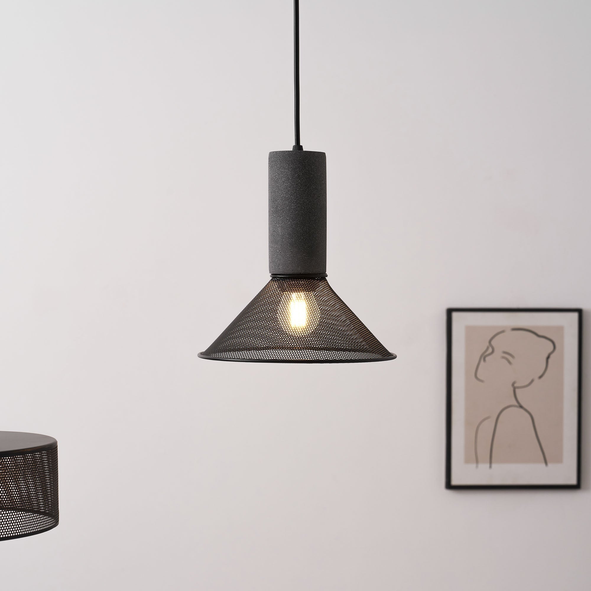 Industriell pendellampe med sement og svart netting — 6 former – Lamylie