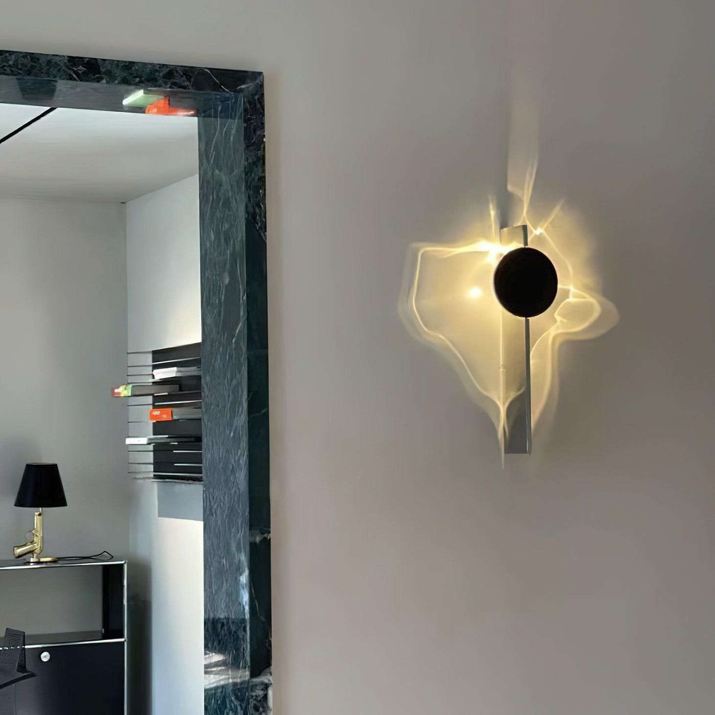 Kinetisk vägglampeskulptur med skuggprojektion i krom – Lamylie
