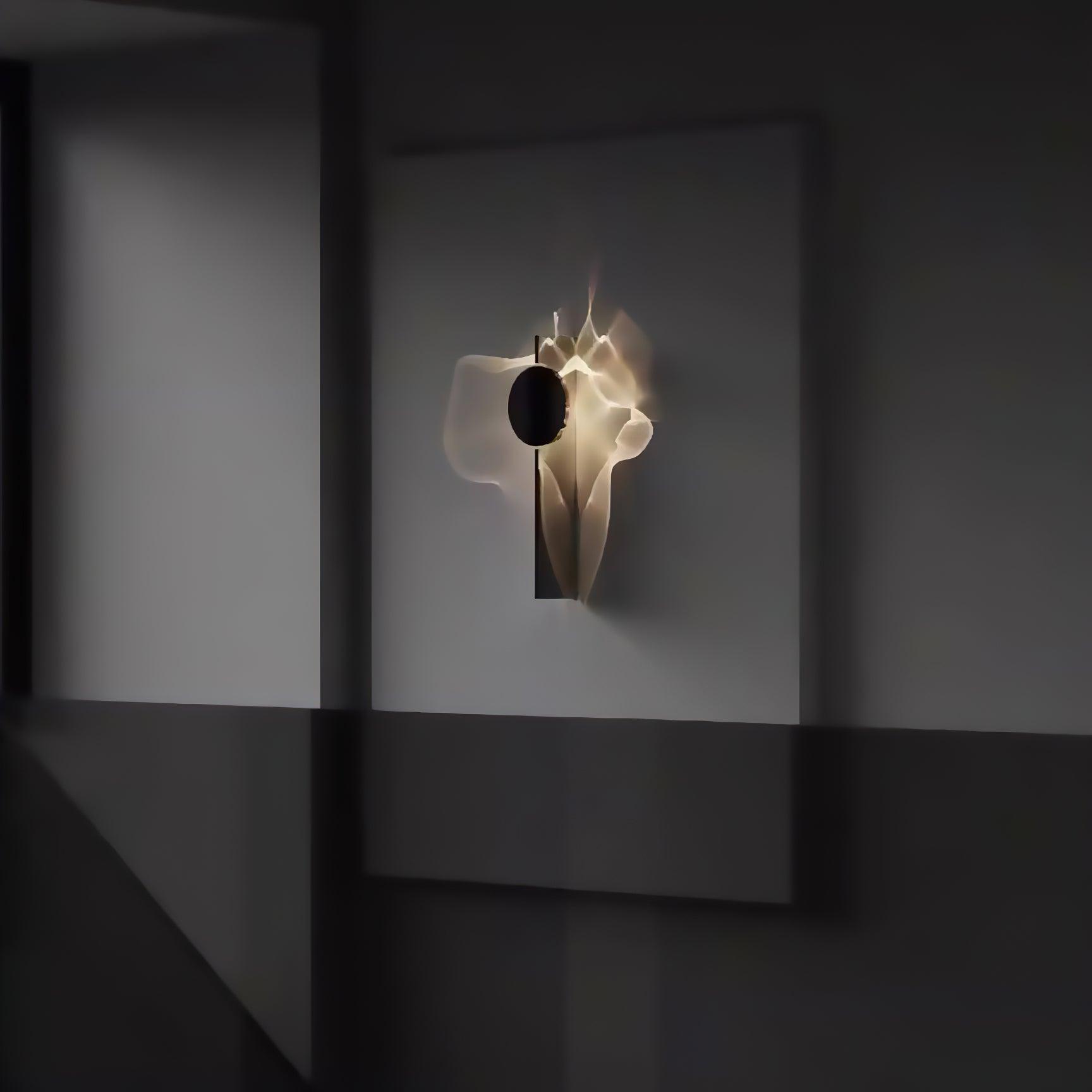 Kinetisk vägglampeskulptur med skuggprojektion i krom – Lamylie