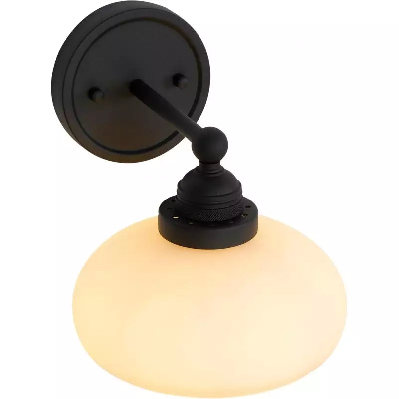 Vintage nástěnná lampa s mléčně bílým sklem v industriálním stylu pro ložnici a chodbu – Lamylie