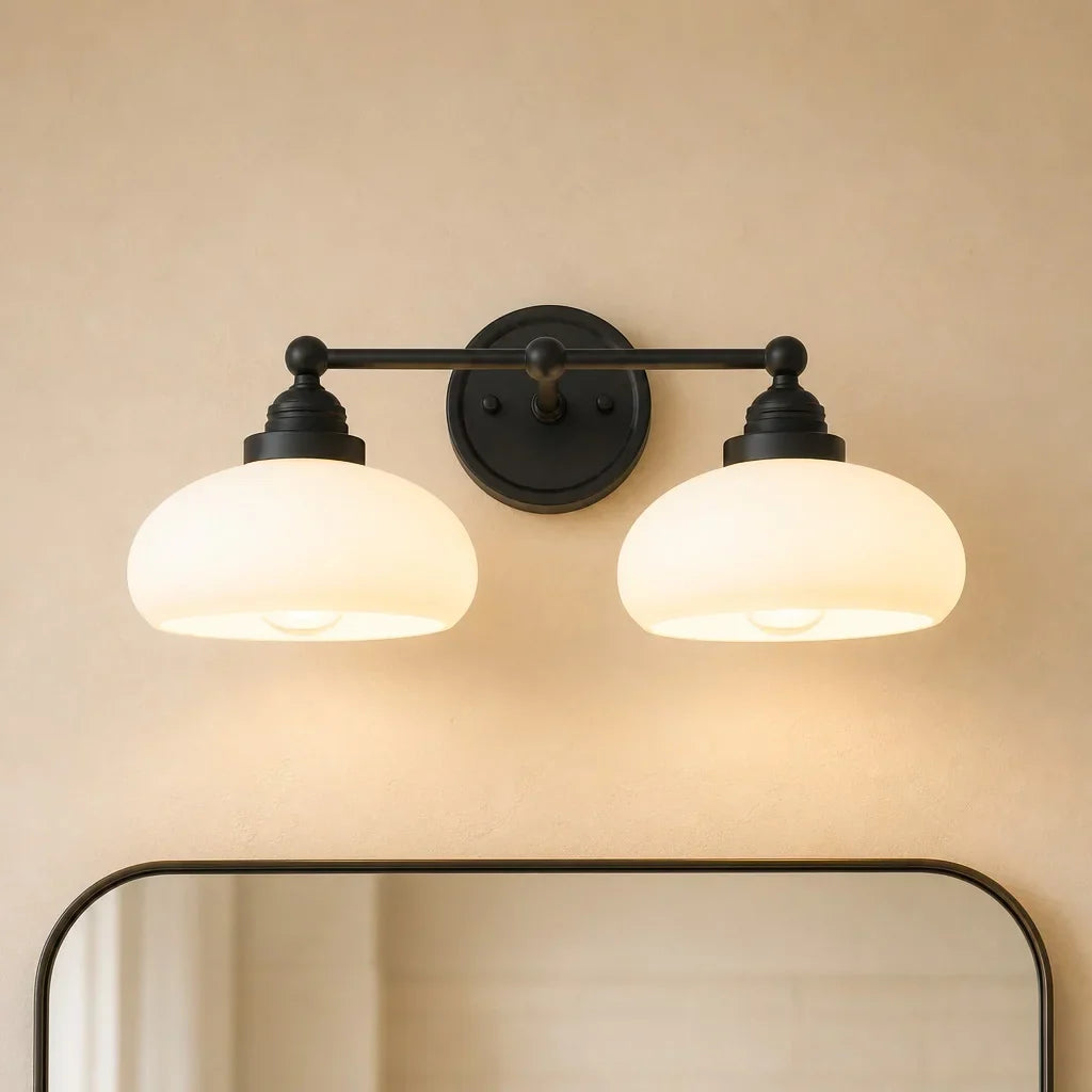 Vintage nástěnná lampa s mléčně bílým sklem v industriálním stylu pro ložnici a chodbu – Lamylie