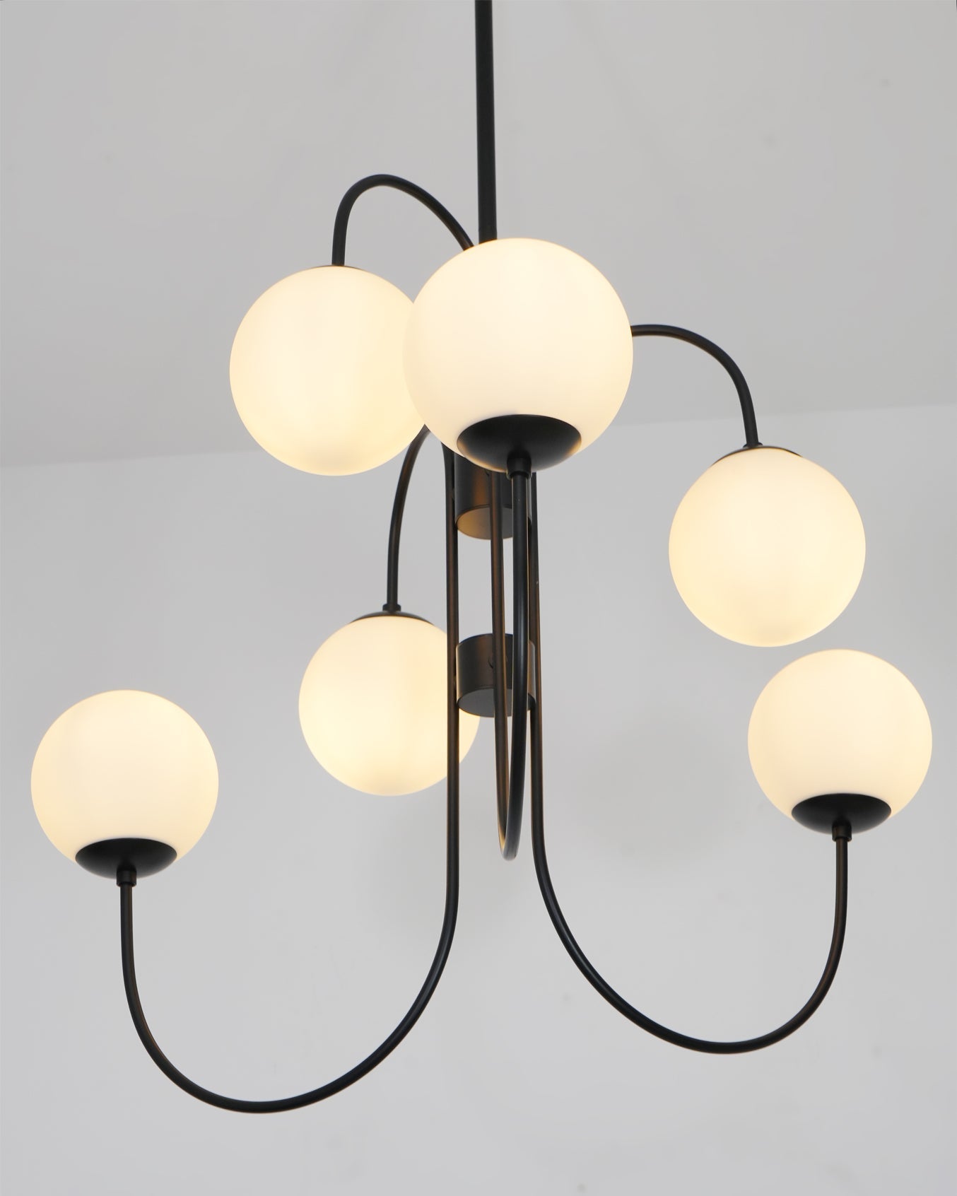 Schwanenhals-Kronleuchter Ø76 cm | 8-flammige Pendelleuchte mit Glasgloben Gold/Schwarz - Lamylie