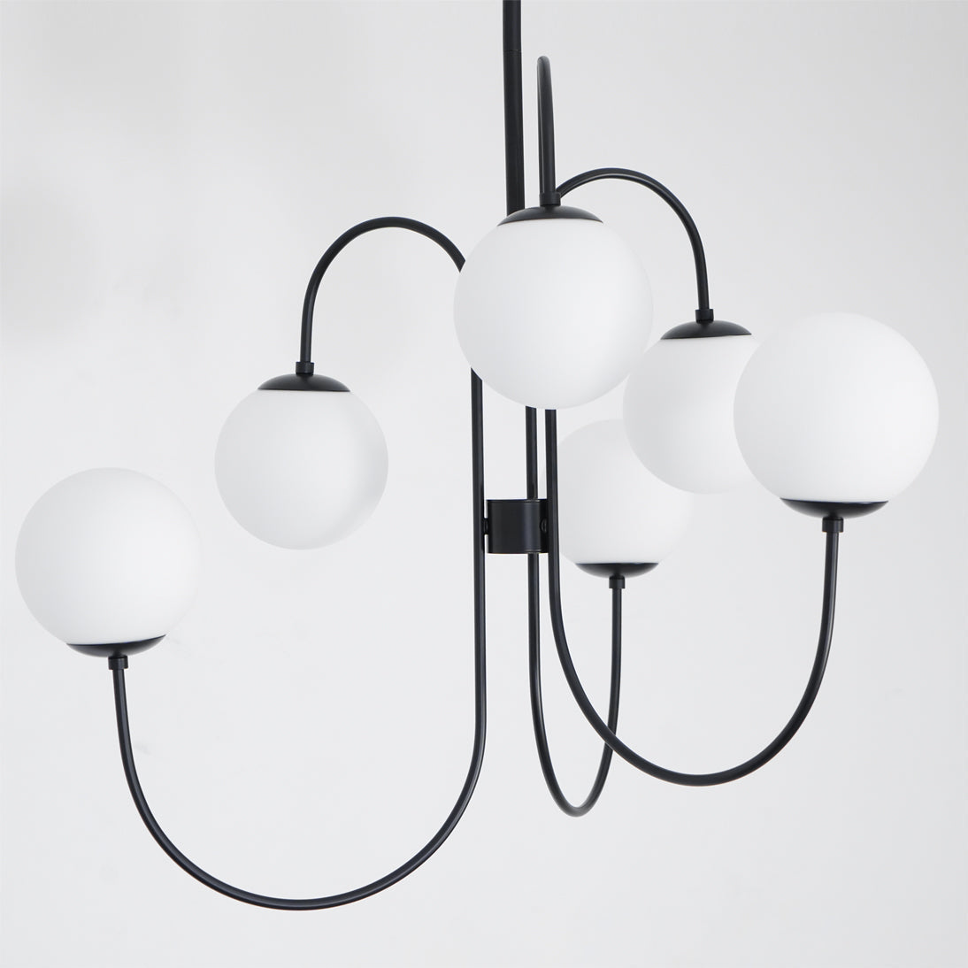 Schwanenhals-Kronleuchter Ø76 cm | 8-flammige Pendelleuchte mit Glasgloben Gold/Schwarz - Lamylie