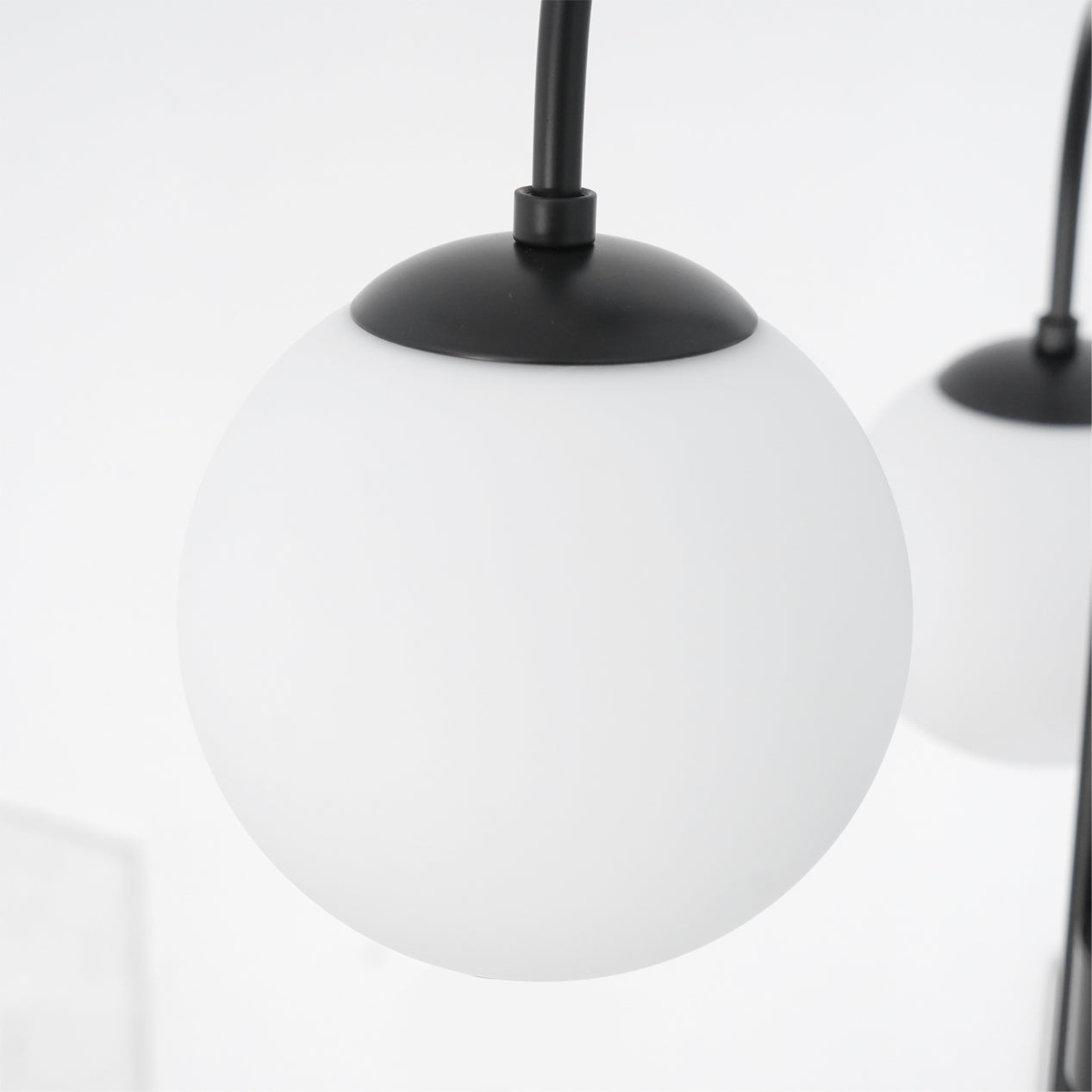 Schwanenhals-Kronleuchter Ø76 cm | 8-flammige Pendelleuchte mit Glasgloben Gold/Schwarz - Lamylie