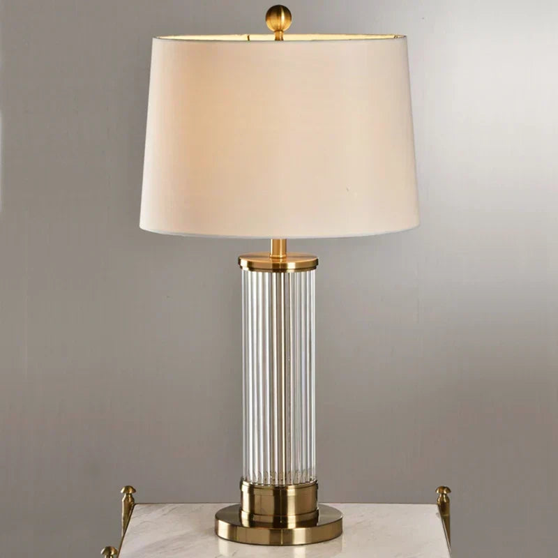 Lampe à poser Nexora à fine tige de verre — Abat-jour en tissu doux