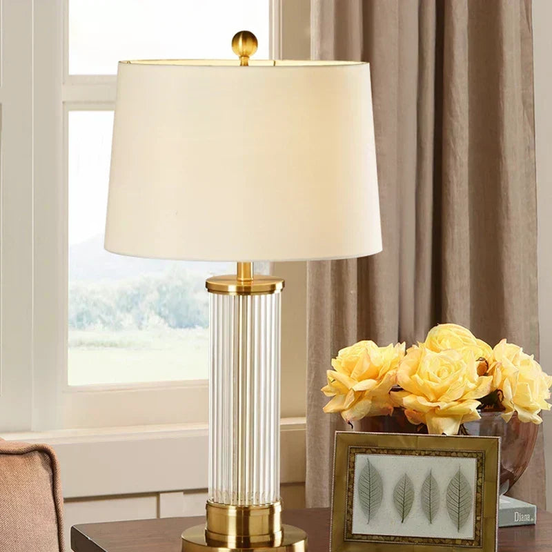 Lampe à poser Nexora à fine tige de verre — Abat-jour en tissu doux