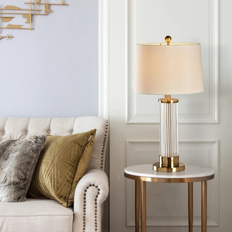 Lampe à poser Nexora à fine tige de verre — Abat-jour en tissu doux