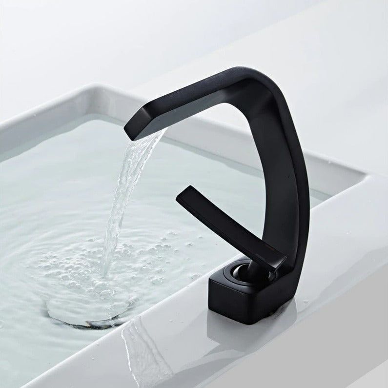 Moderner gebogener Wasserhahn für einfache Bedienung – stilvolles Design – Lamylie