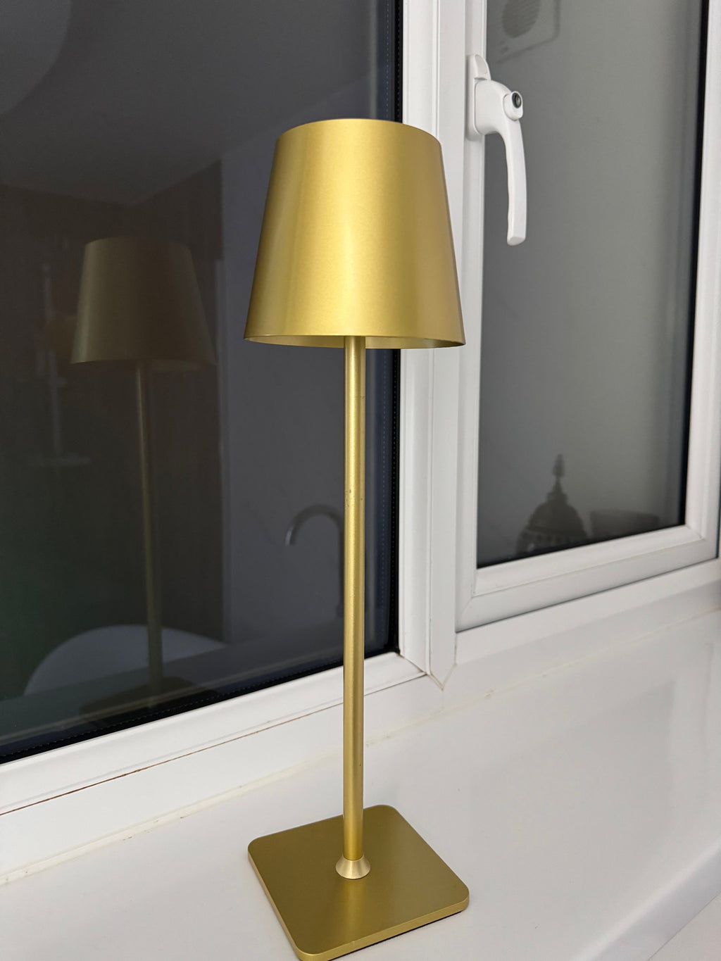 Lámpara de mesa LED inalámbrica HaloLux – Controles táctiles regulables, recargable