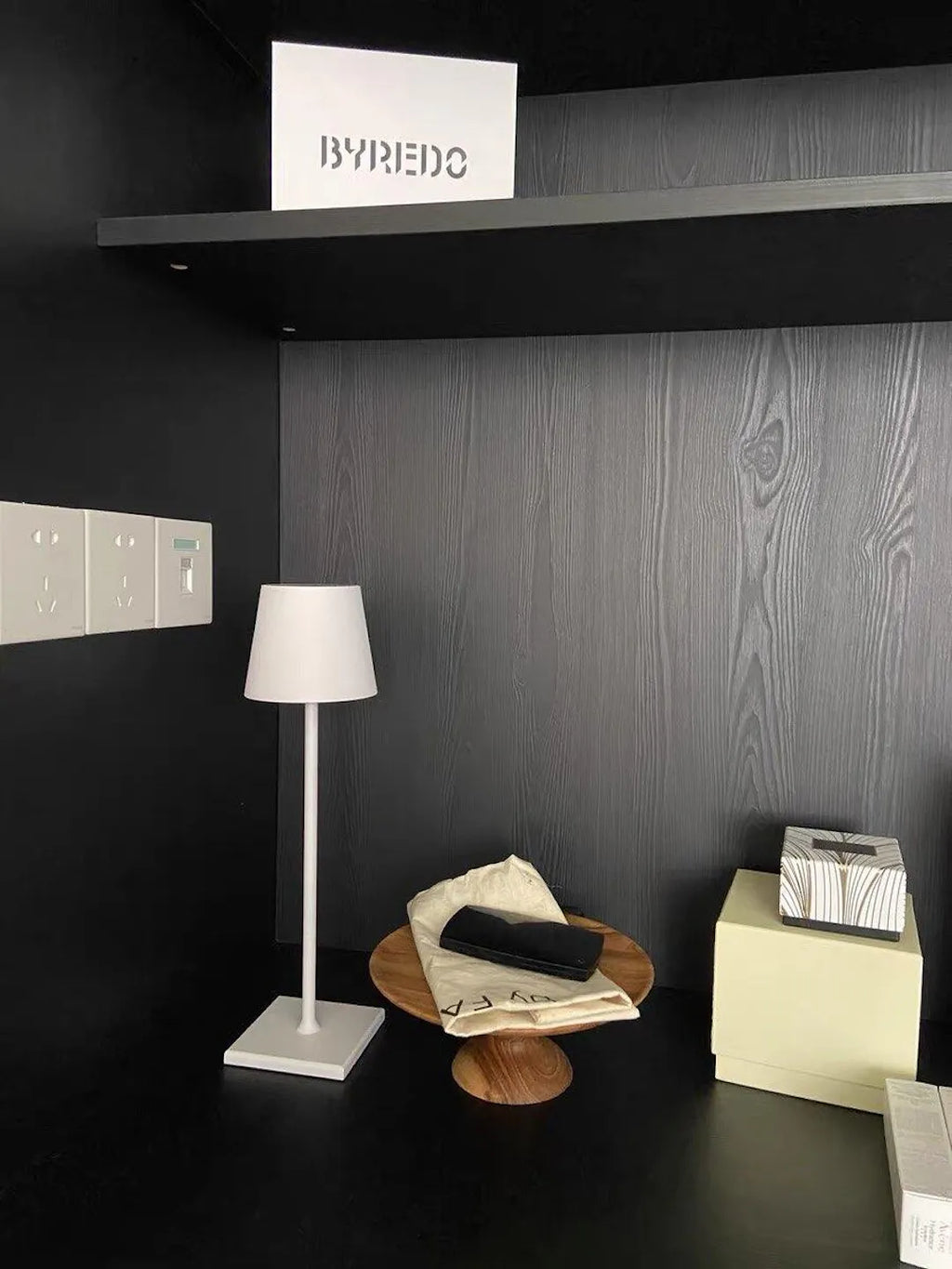 Lámpara de mesa LED inalámbrica HaloLux – Controles táctiles regulables, recargable
