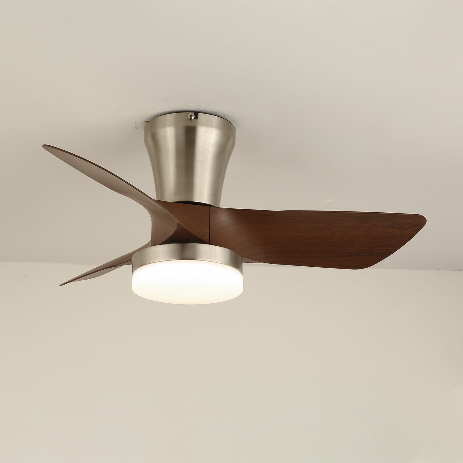 Moderner Holzdeckenventilator Trivon mit integrierter Beleuchtung | Einstellbare Geschwindigkeit & Fernbedienung – Lamylie