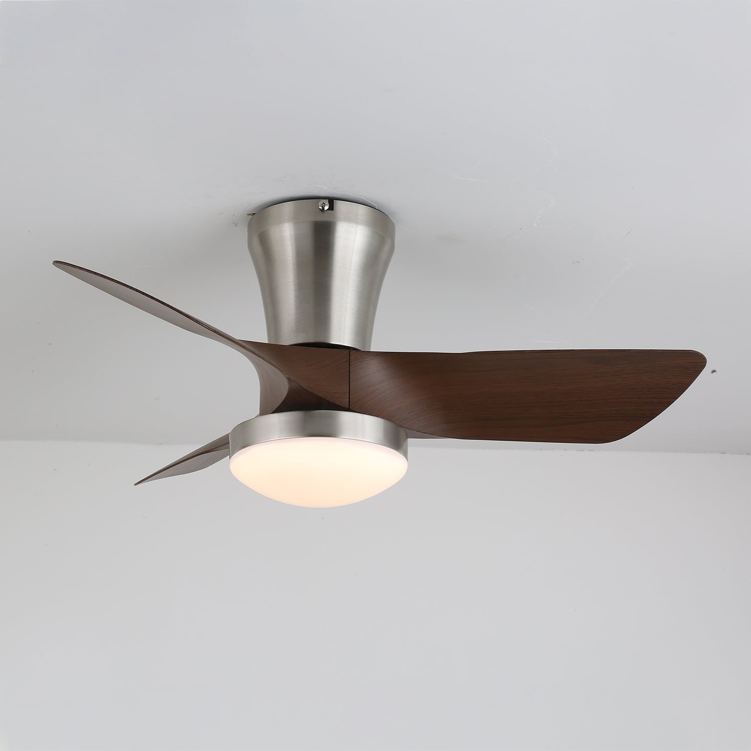 Moderner Holzdeckenventilator Trivon mit integrierter Beleuchtung | Einstellbare Geschwindigkeit & Fernbedienung – Lamylie