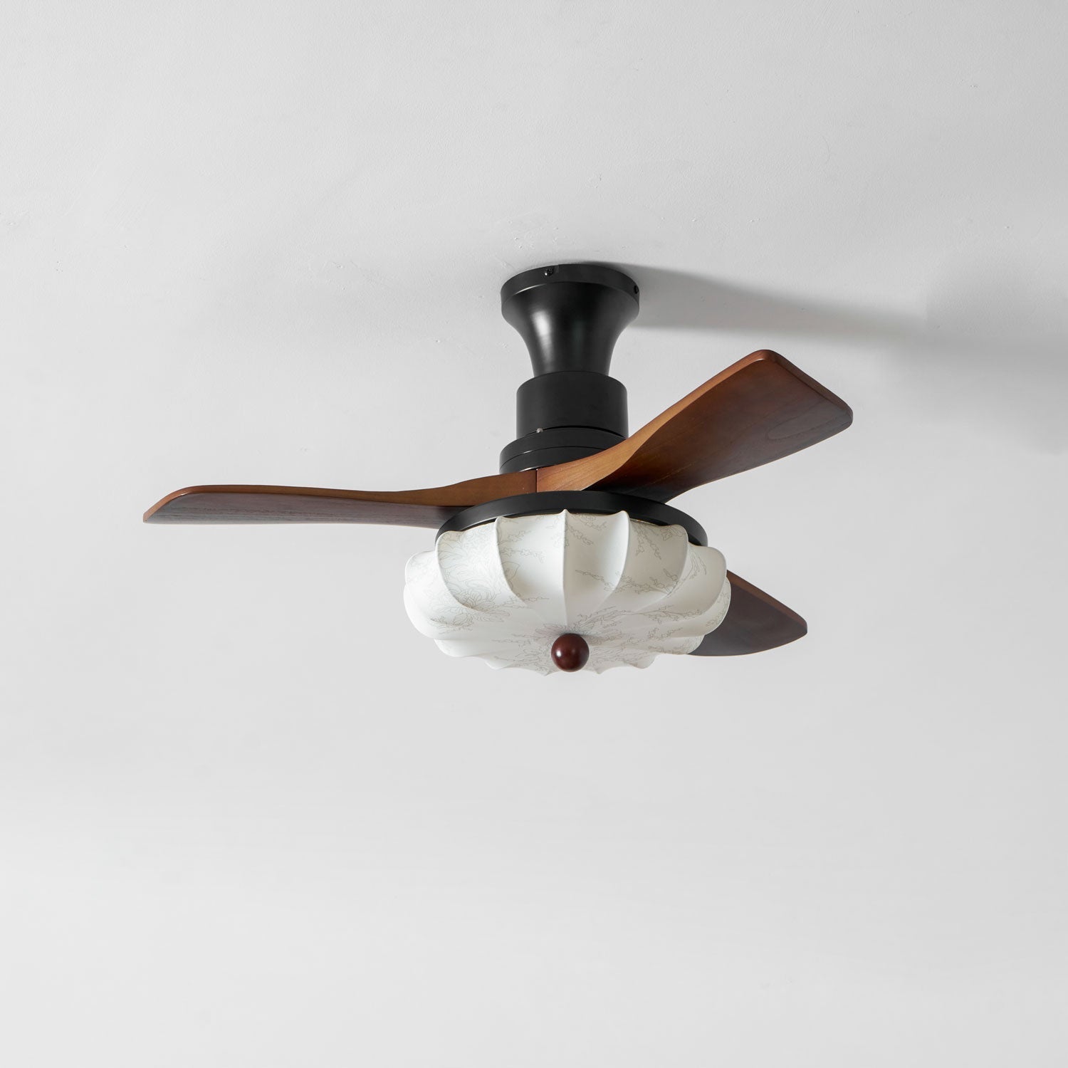 Ventilator de tavan cu iluminare | Motor DC | Abajur din bumbac cu model de lotus | Pale din lemn de nuc | Reglabil și reversibil - Lamylie