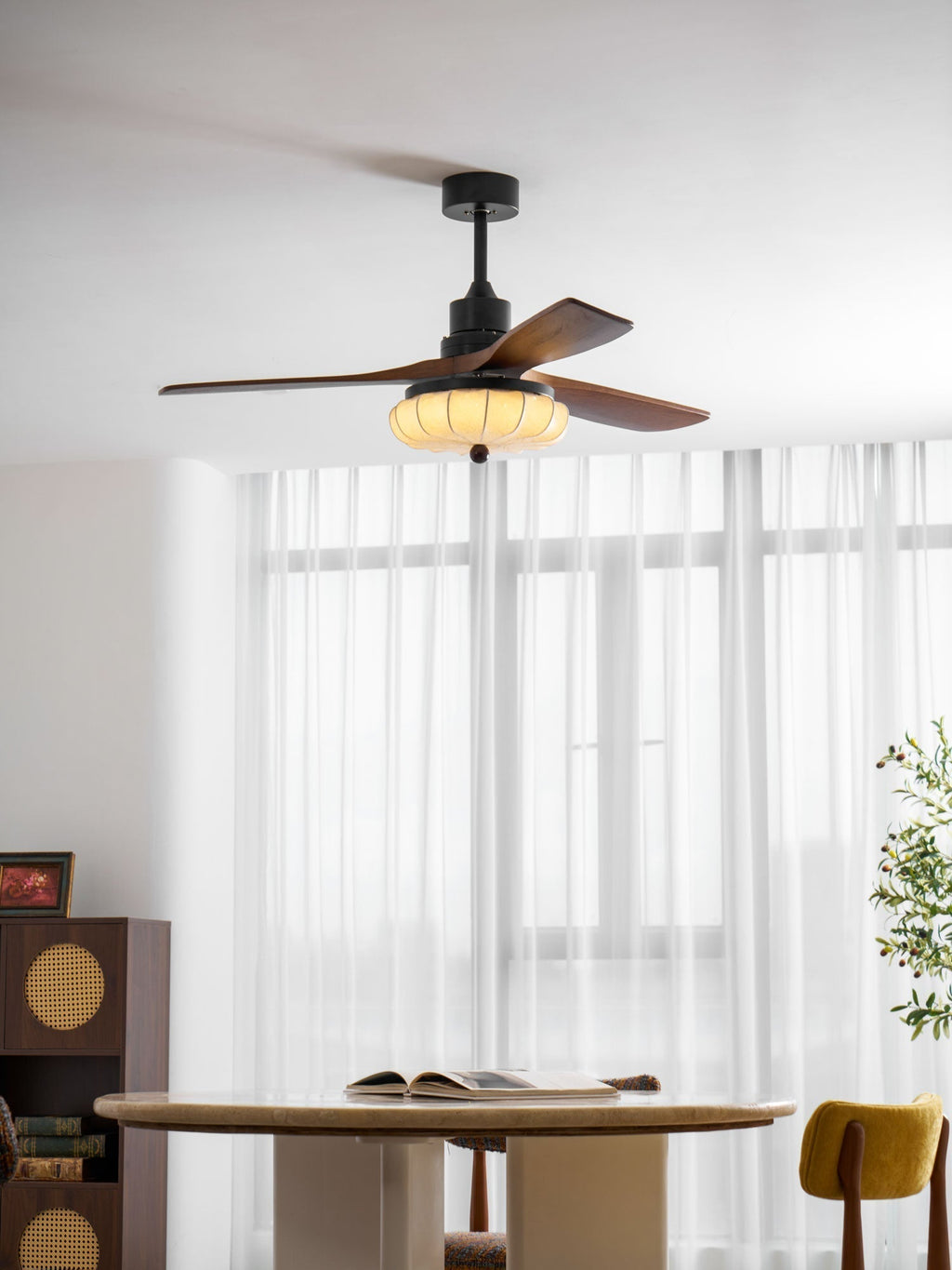 Ventilator de tavan cu iluminare | Motor DC | Abajur din bumbac cu model de lotus | Pale din lemn de nuc | Reglabil și reversibil - Lamylie