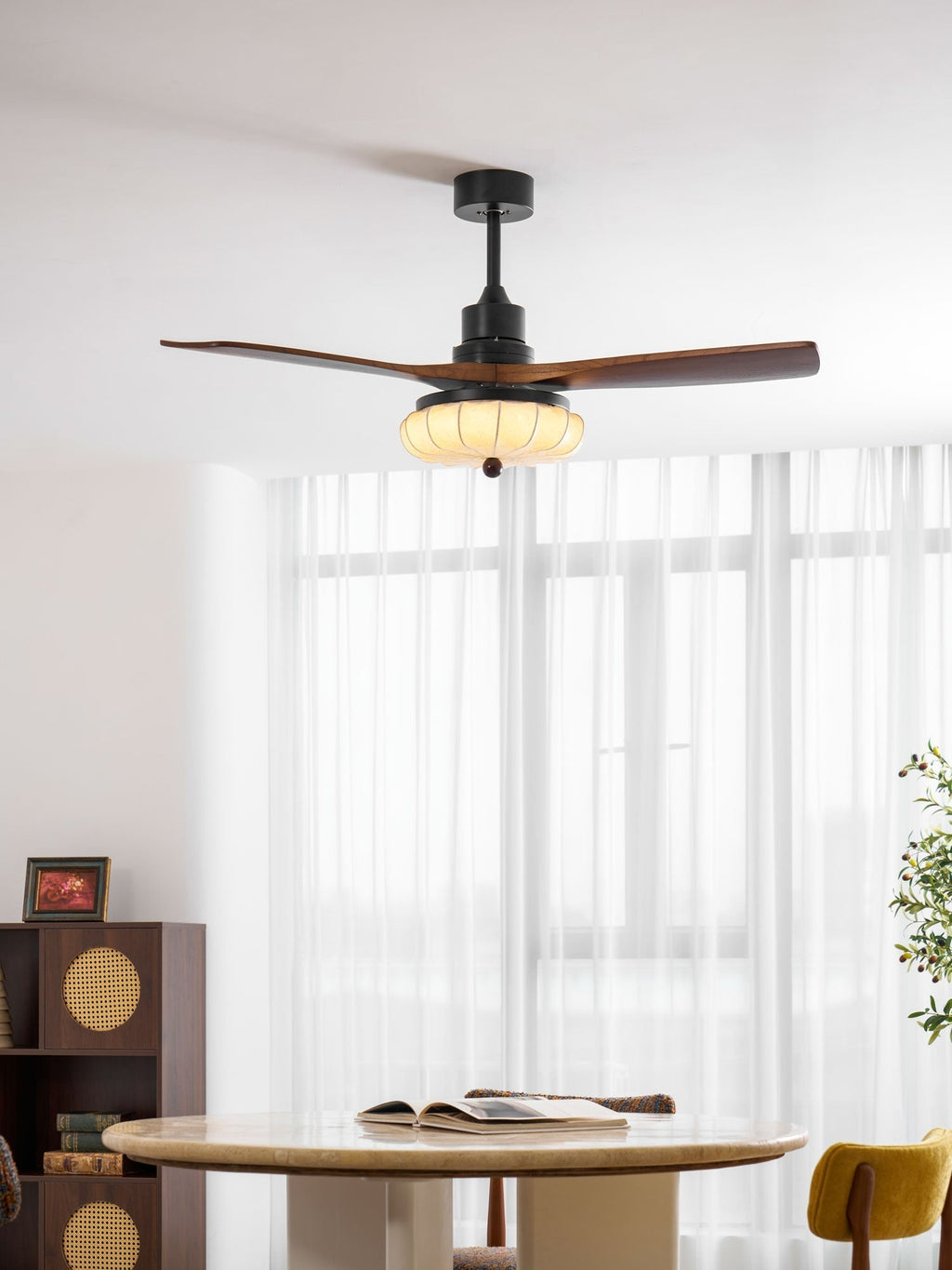 Ventilator de tavan cu iluminare | Motor DC | Abajur din bumbac cu model de lotus | Pale din lemn de nuc | Reglabil și reversibil - Lamylie